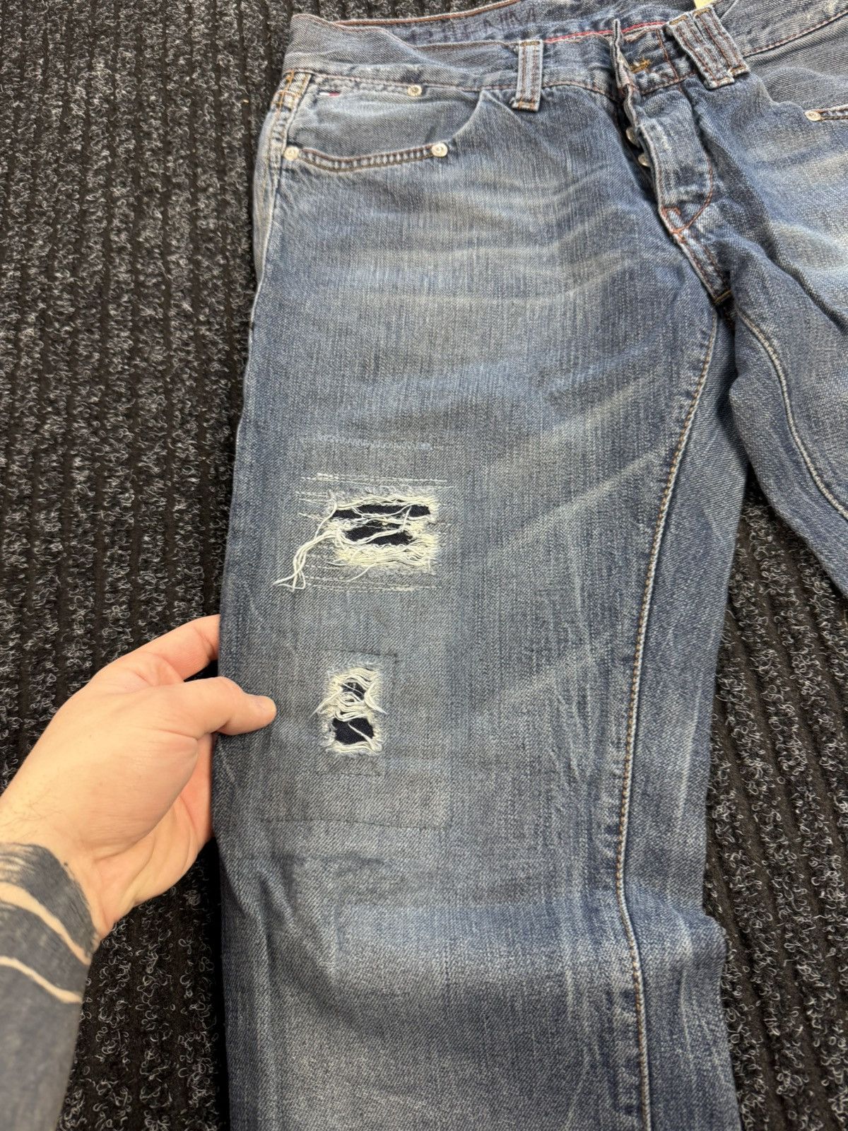 Tommy Hilfiger Tommy Hilfiger Distressed Washed Blue Jeans Denim Pants W 29 Size US 29 - 3 Thumbnail
