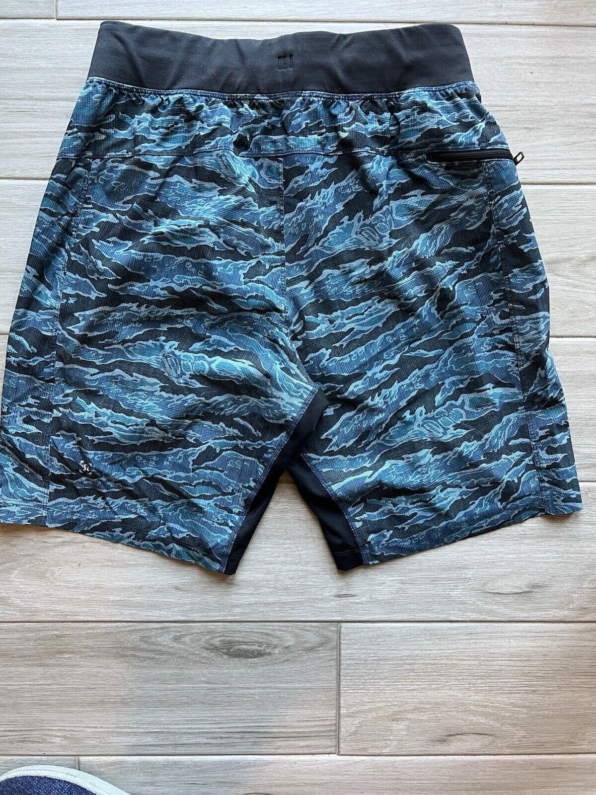 Designer Lululemon THE Short Estimated M Athletic Blue Camo Size US 32 / EU 48 - 2 Thumbnail