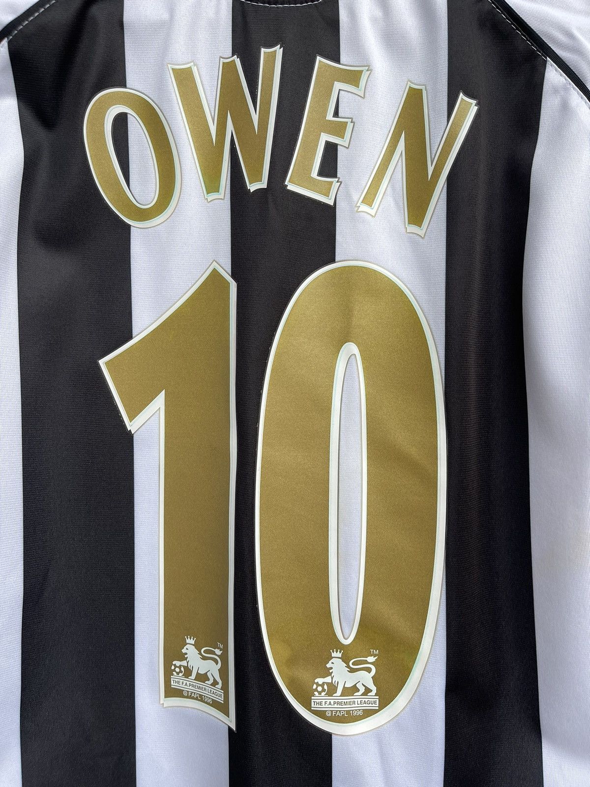 Adidas Newcastle United 2005 home football shirt Jersey adidas OWEN Size US S / EU 44-46 / 1 - 10 Thumbnail
