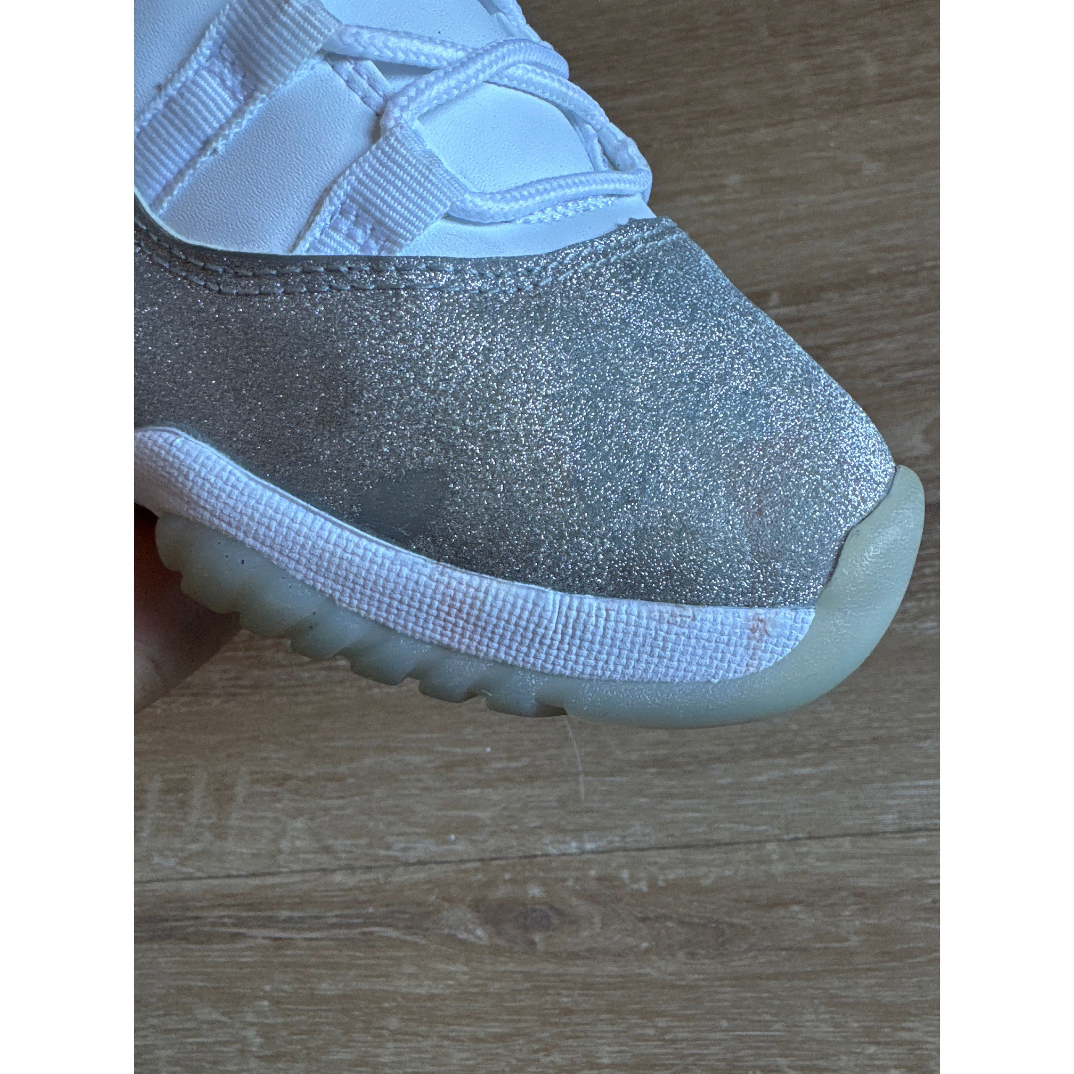 Jordan Brand Jordan Retro 11 Women’s White Metallic Silver Vast Grey Size US 9.5 / IT 39.5 - 8 Thumbnail