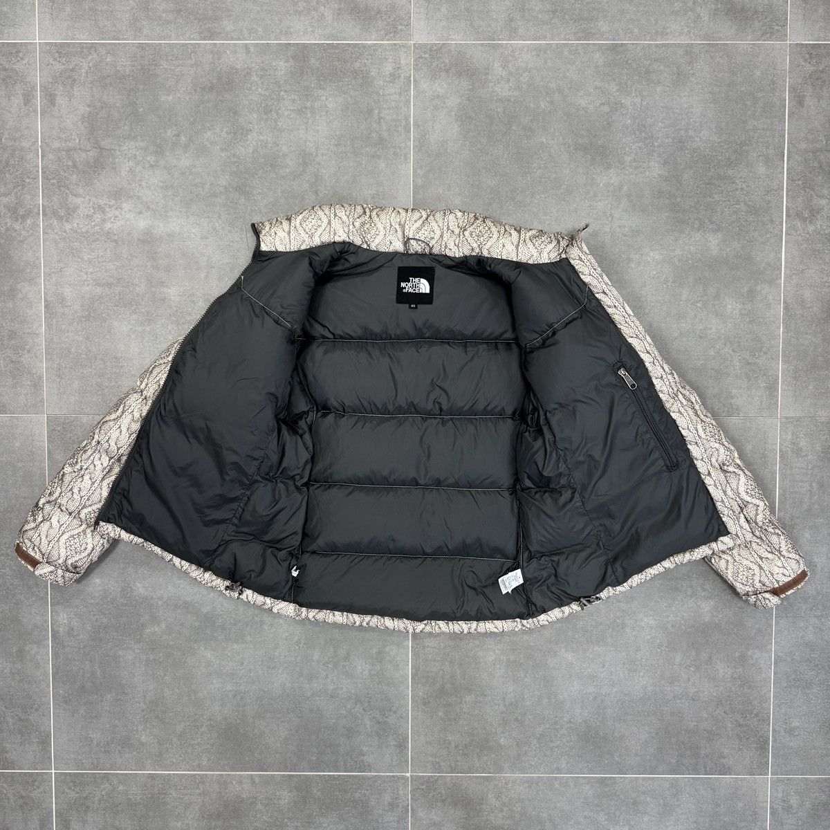 The North Face The North Face TNF 700 Nuptse Women Puffer Down Jacket Y2K Size M / US 6-8 / IT 42-44 - 12 Thumbnail