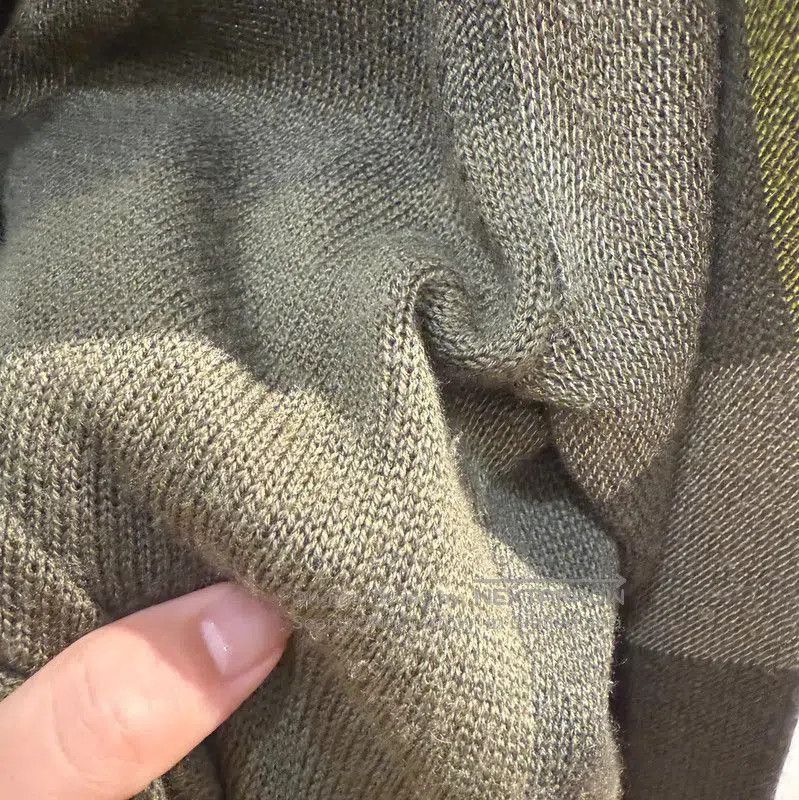 Burberry Burberry Military Green Cashmere Blend Cardigan. Size S / US 4 / IT 40 - 6 Thumbnail