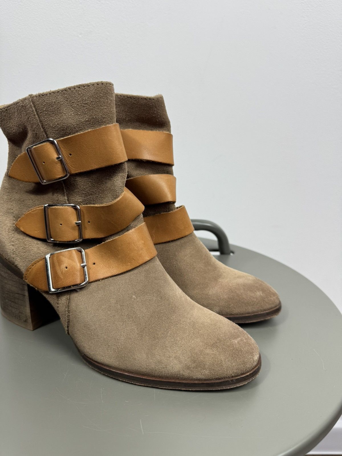 Hudson Hudson London Beige Suede Buckle Heeled Ankle Boots EU 37 Size US 6 / IT 36 - 3 Thumbnail