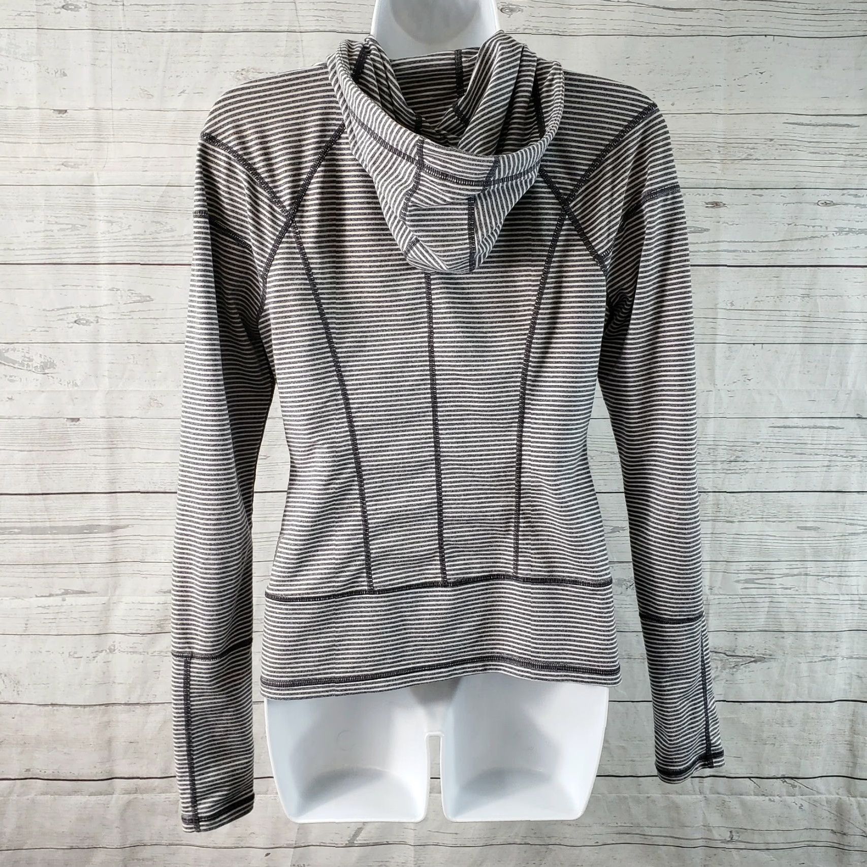 Vintage Zella Womens Athletic Jacket XS Gray Orange Striped Hooded Thumbholes Jacket Womens XS Gray Striped Hooded Thumbholes Size XS / US 0-2 / IT 36-38 - 4 Thumbnail
