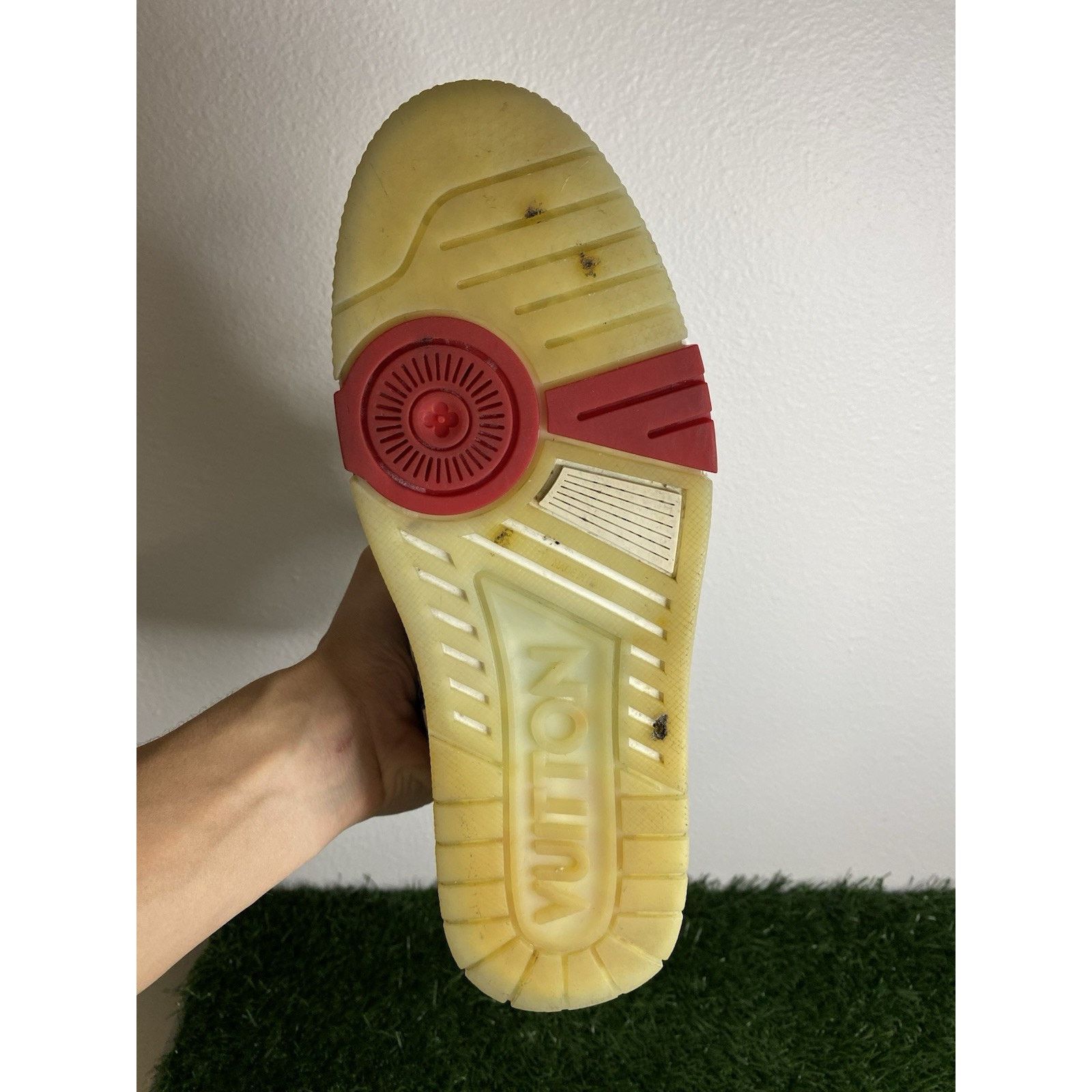 Louis Vuitton Size 8 LV - Louis Vuitton ‘White Red Blue’ Mid Trainer Size US 9 / EU 42 - 13 Thumbnail