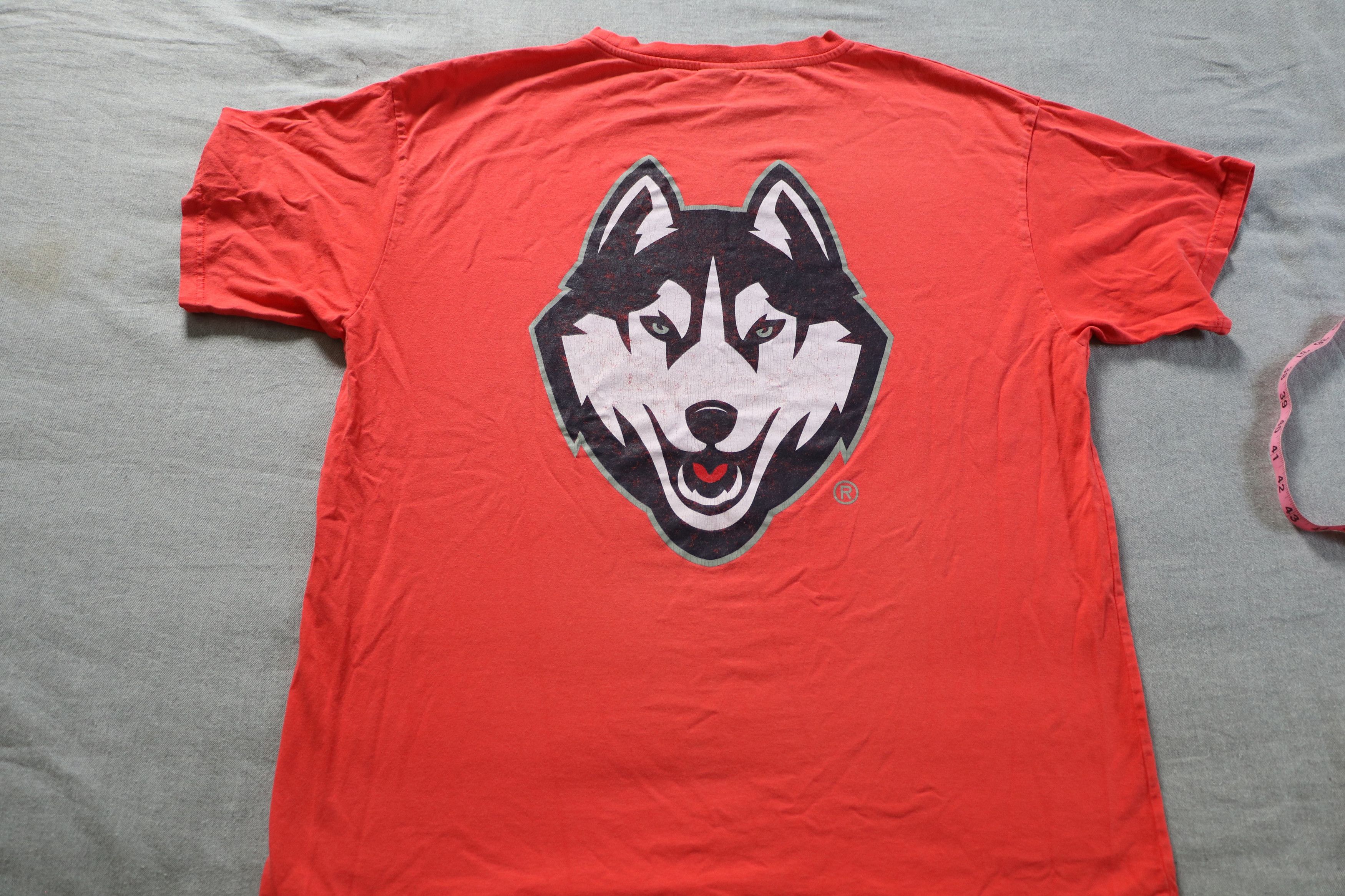 Eric Emanuel Eric Emanuel x UConn T-shirt (rare find) Size US XL / EU 56 / 4 - 1 Thumbnail