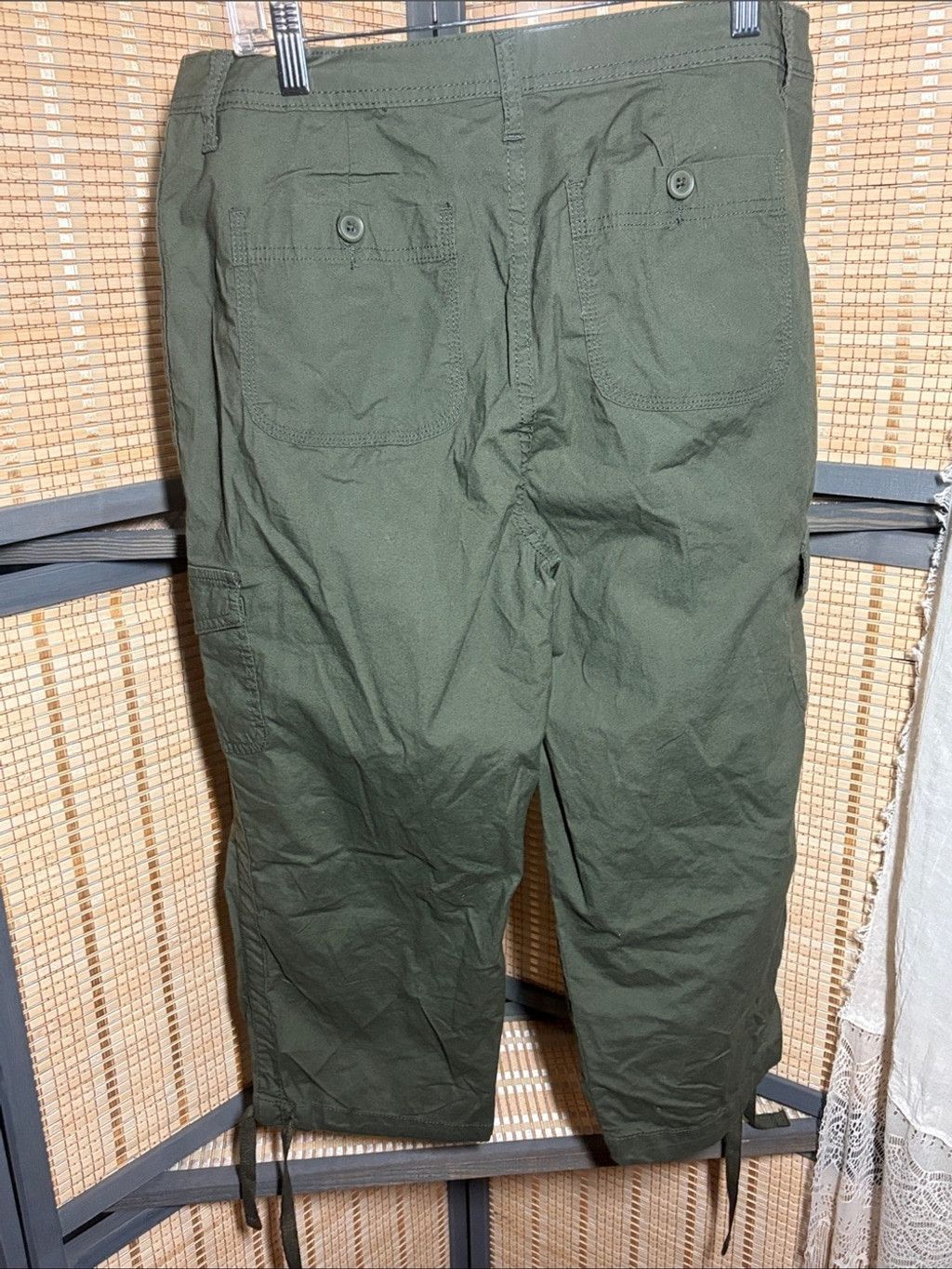 St. Johns Bay Olive Green Cropped Cargo Pants Size 34" / US 12 / IT 48 - 3 Thumbnail