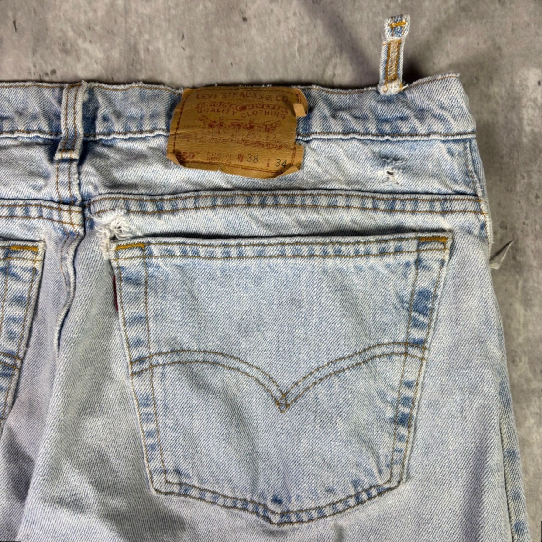 Levi's VINTAGE Levi's 550 Jeans Mens 34x34 Distressed 90s Light Wash Denim 5-Pocket Relaxed Mid Rise INSEAM 34 Shirt? Size US 34 / EU 50 - 7 Thumbnail