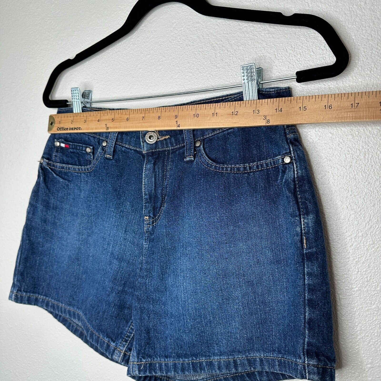 Tommy Hilfiger Tommy Hilfinger Blue Mid Rise Boyfriend Jean Shorts Logo 4 Size 27" / US 4 / IT 40 - 10 Thumbnail