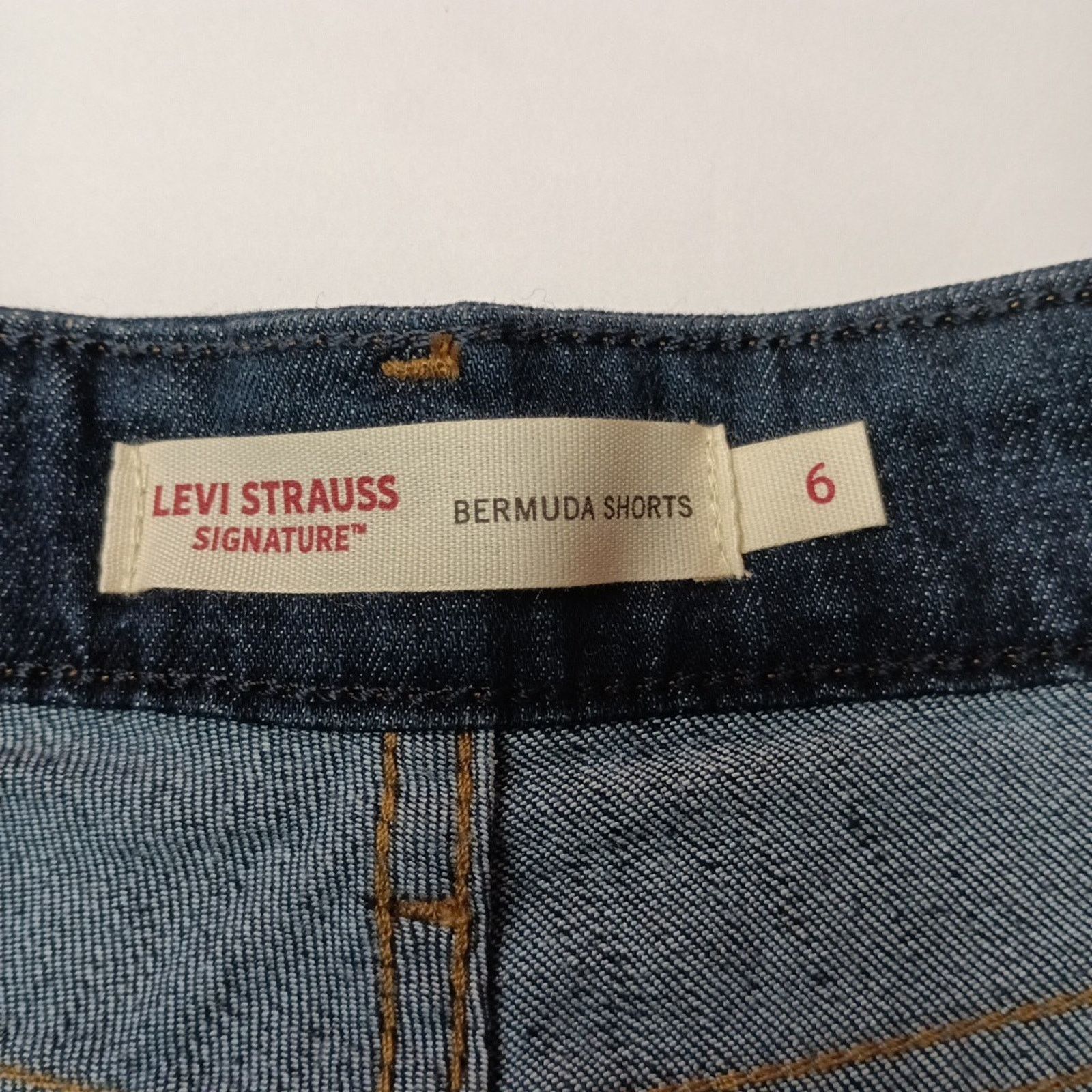Levi's Levi Strauss Women's 9" Inseam Denim Shorts Size 6 W28 Blue Size 28" / US 6 / IT 42 - 3 Thumbnail