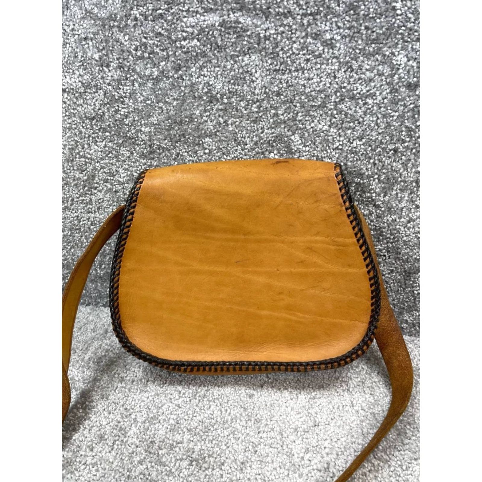Vintage VINTAGE Leather Bag Womens Brown Crossbody Bag Turn Lock Shoulder Strap Tooled Brown 9.5 in x 8.5 in Medium Casual Outdoor Leather Size ONE SIZE - 3 Thumbnail