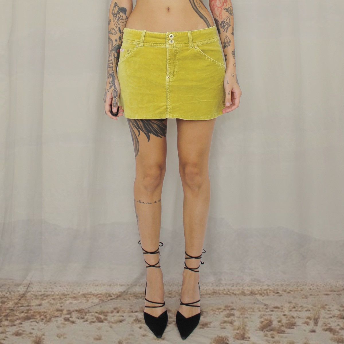Guess × Vintage 🍋‍🟩GUESS LIME MINISKIRT🍋‍🟩 Size 30" / US 8 / IT 44 - 1 Thumbnail