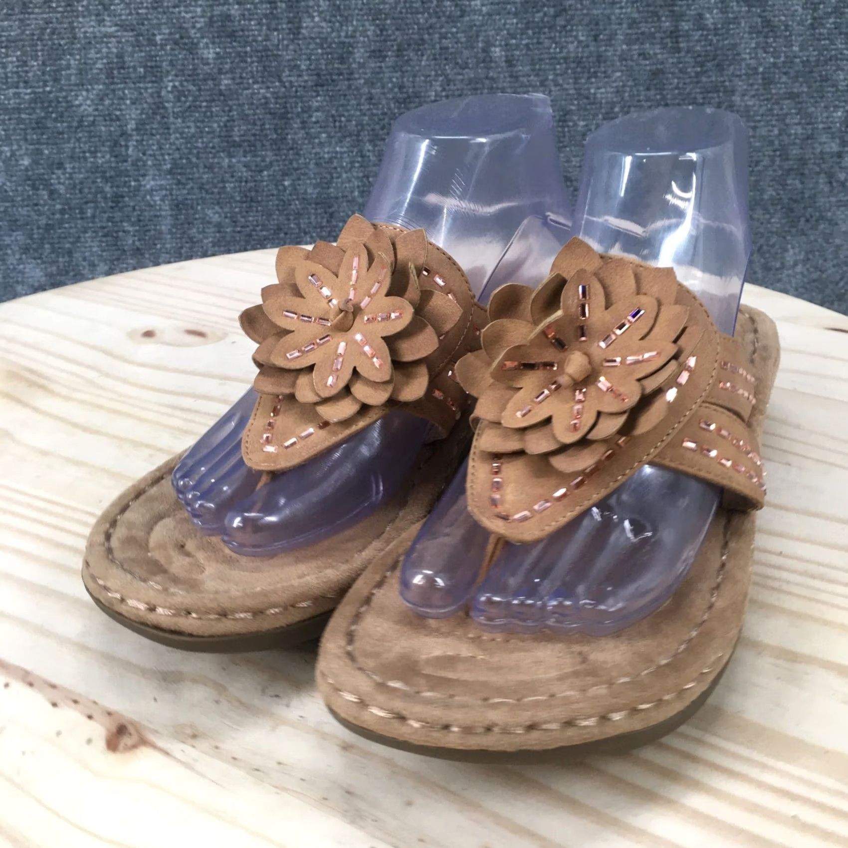 Vintage Cliffs by White Mountain Sandals Flip Flop Cupcake II Womens 8.5M Beige Slip On Casual Sandal Size US 9 / IT 39 - 5 Thumbnail