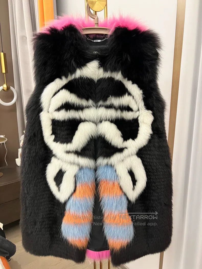 Fendi Fendi Little monster fur vest, top-grade Finnish fox fur, Size XS / US 0-2 / IT 36-38 - 1 Thumbnail