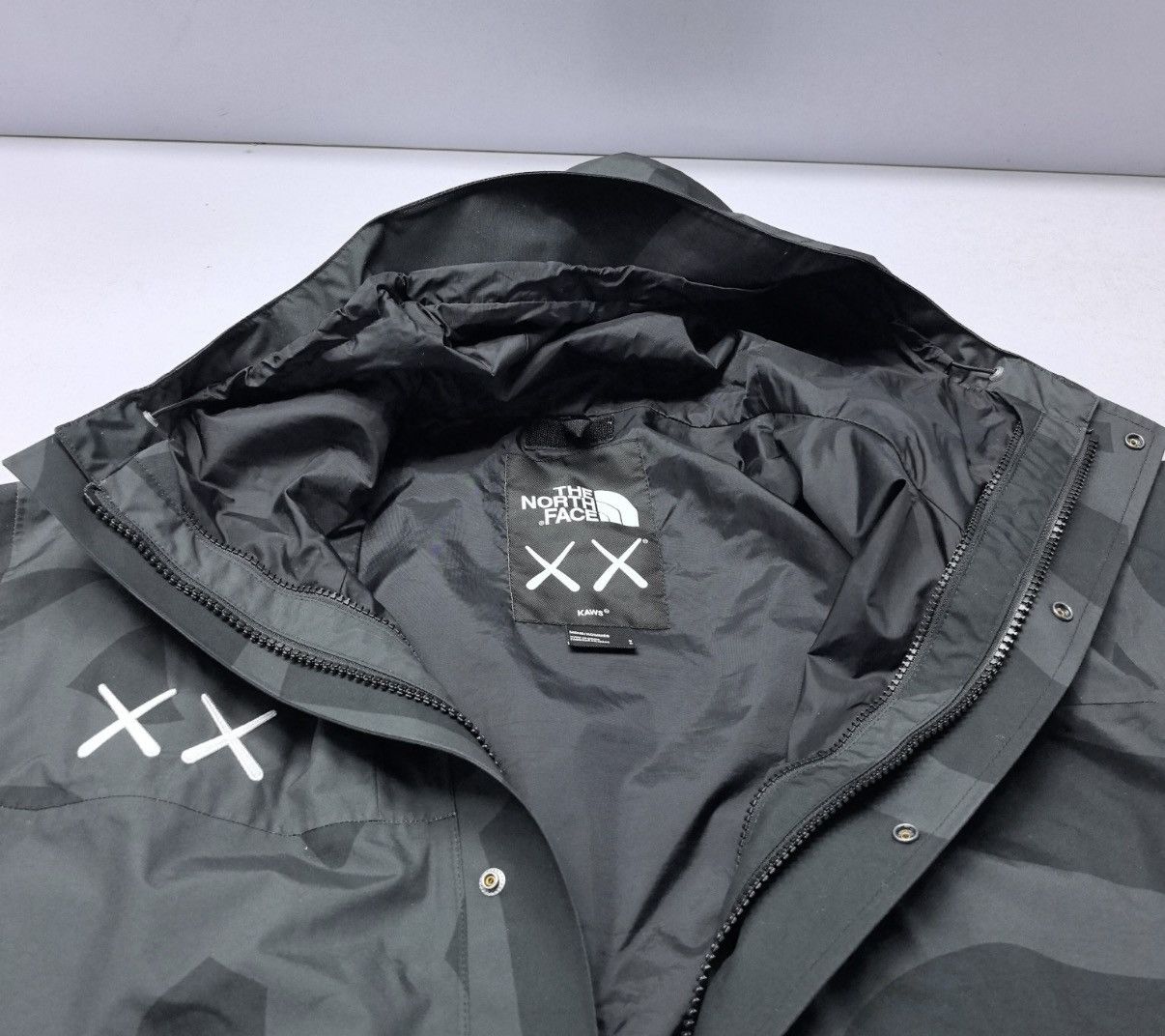 Kaws × The North Face The North Face x KAWS Retro 1986 Mountain Jacket Size US S / EU 44-46 / 1 - 8 Thumbnail