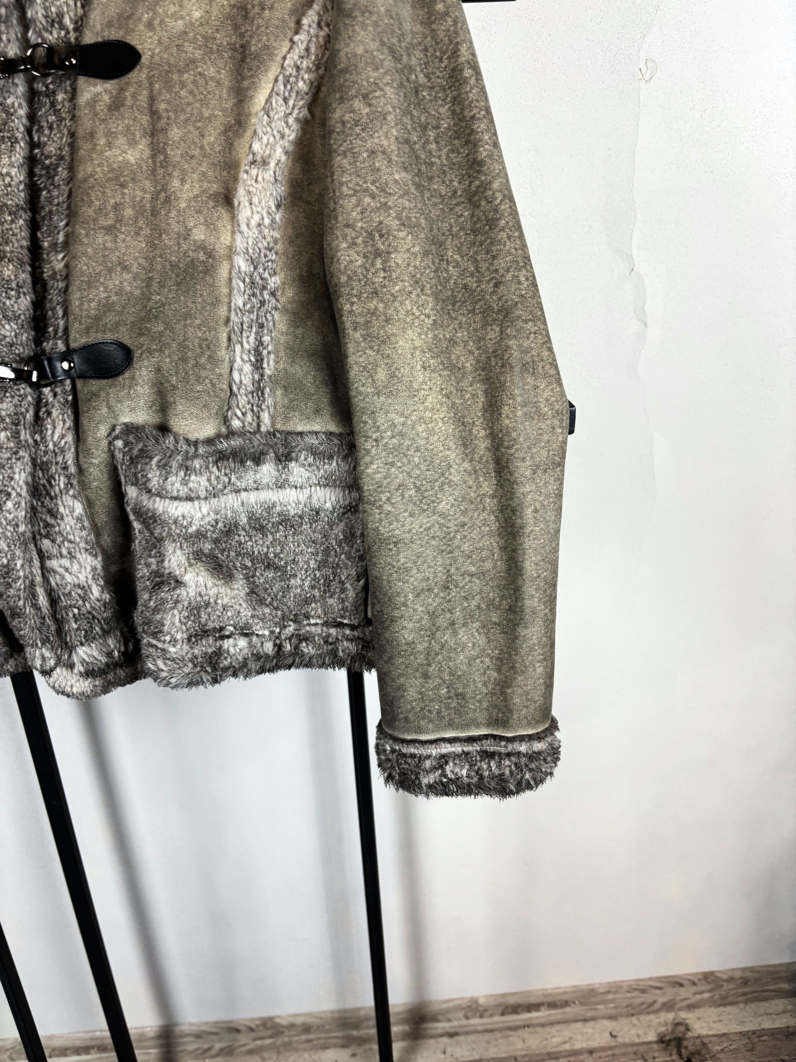 Vintage Vintage Shearling Toggle Jacket Hooded Y2K Grunge Streetwear Size US M / EU 48-50 / 2 - 5 Thumbnail