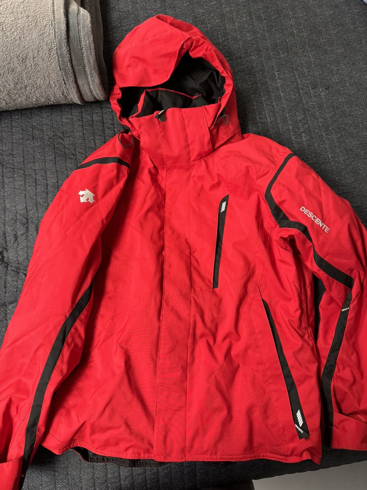 Descente almost new descuente winter jacket Size US M / EU 48-50 / 2 - 1 Thumbnail
