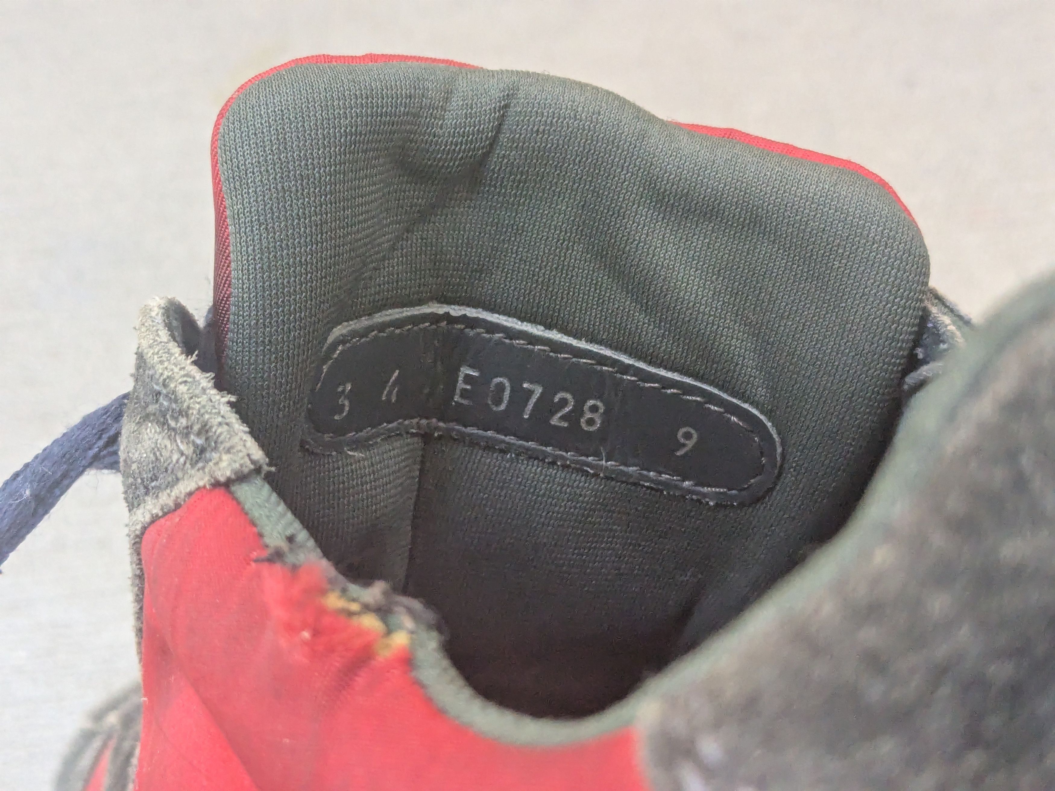 Prada Prada Sneakers Red Navy Blue Suede 10 Low Tops Y2K Red Size US 10 / EU 43 - 9 Thumbnail