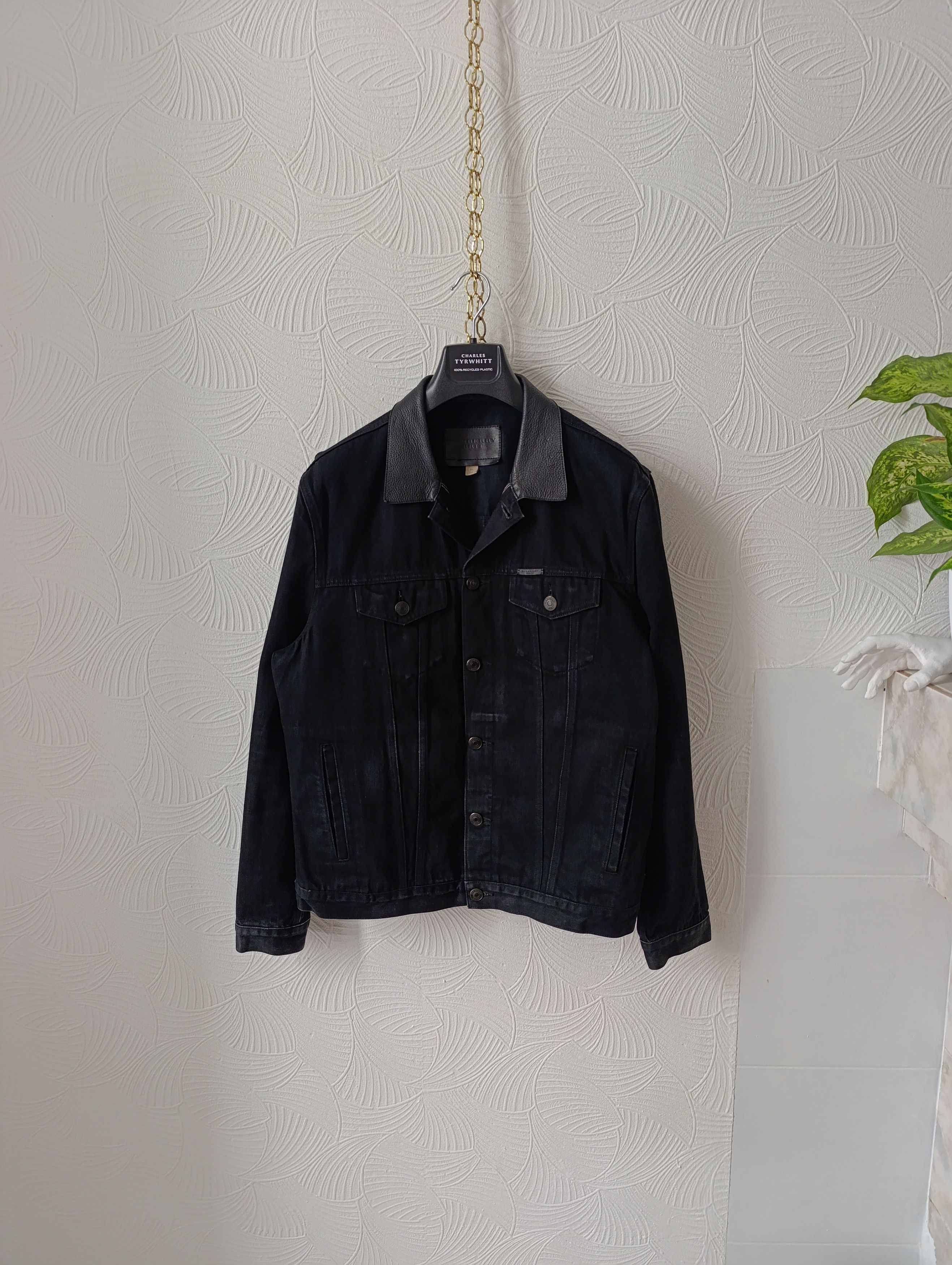 Burberry BURBERRY BRIT SKIPPER TRIM FIT DENIM JACKET LEATHER COLLAR Size US XL / EU 56 / 4 - 1 Thumbnail