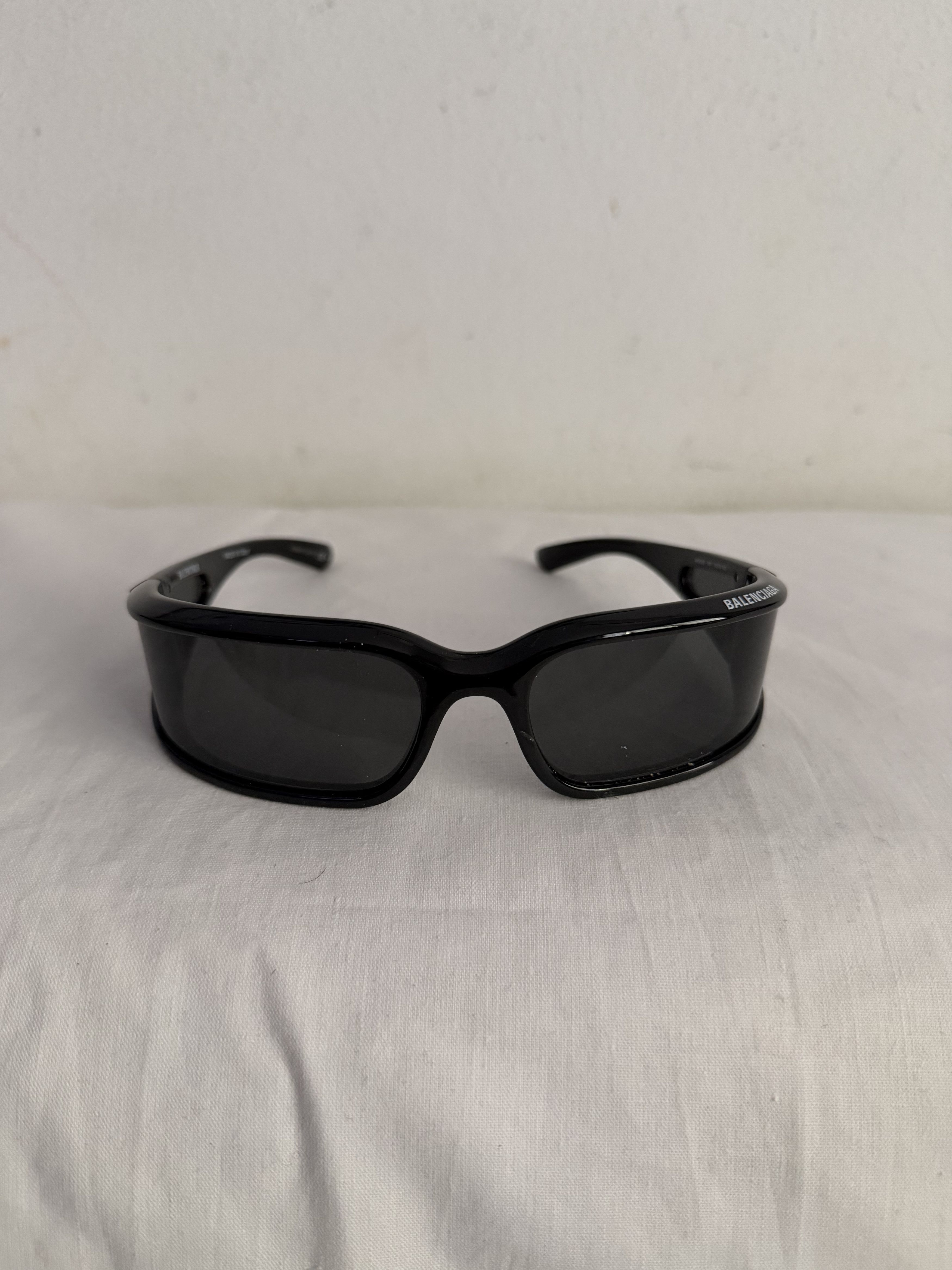 Balenciaga BB0123S Wrap Sunglasses (Color 001) Size ONE SIZE - 8 Thumbnail