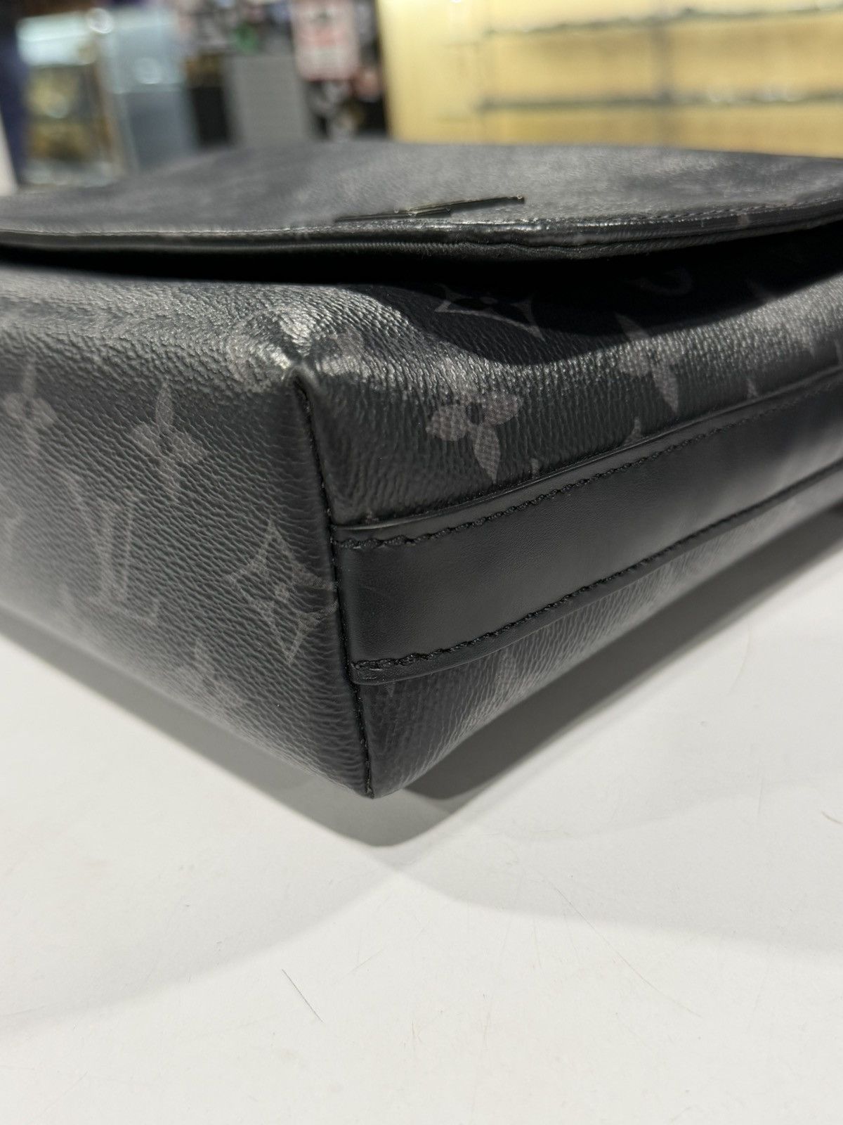 Louis Vuitton Louis Vuitton District PM Messenger Monogram Bag Size ONE SIZE - 13 Thumbnail
