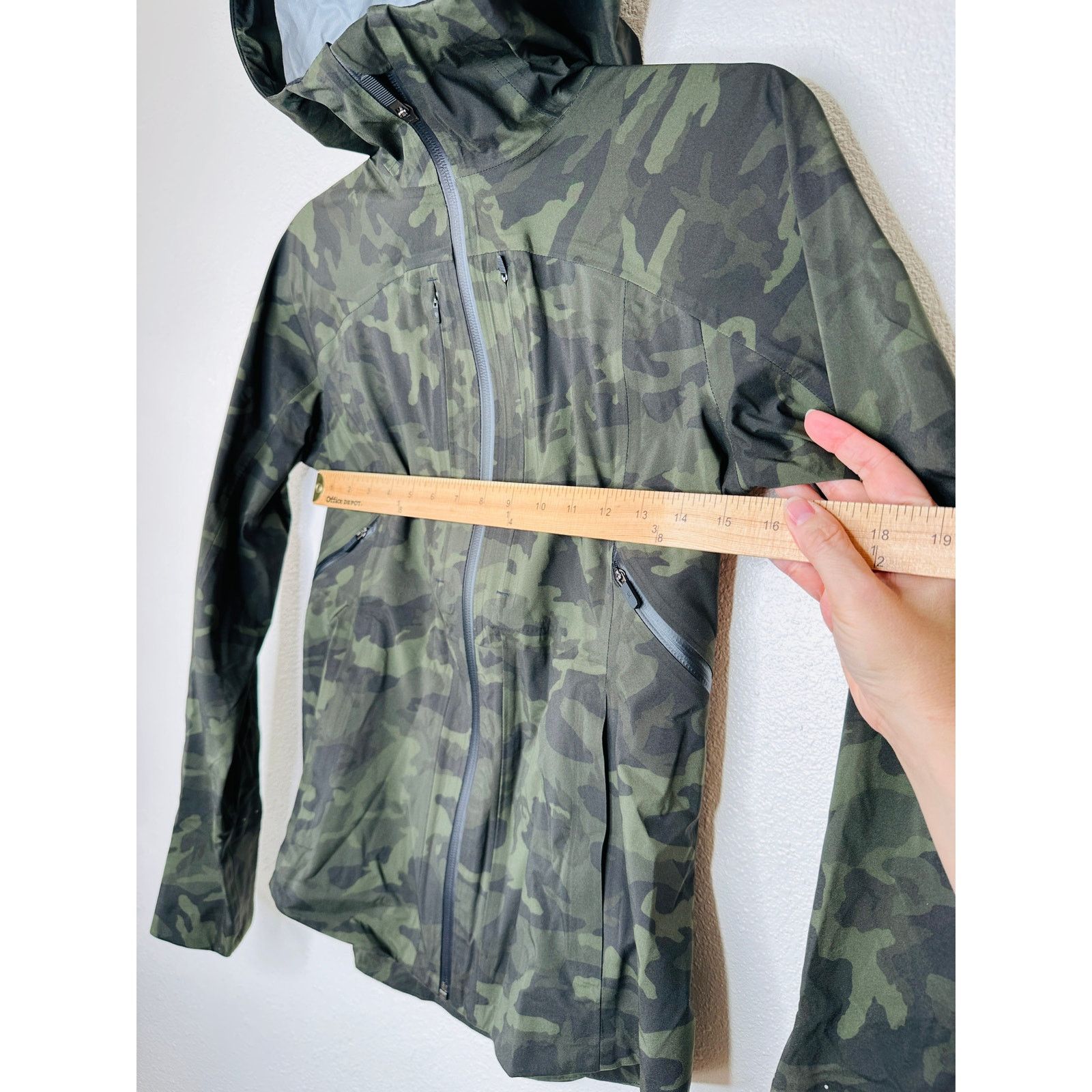 Lululemon Lululemon Olive Green & Black Camo Front Zip Hooded Jacket 2 Size XS / US 0-2 / IT 36-38 - 8 Thumbnail