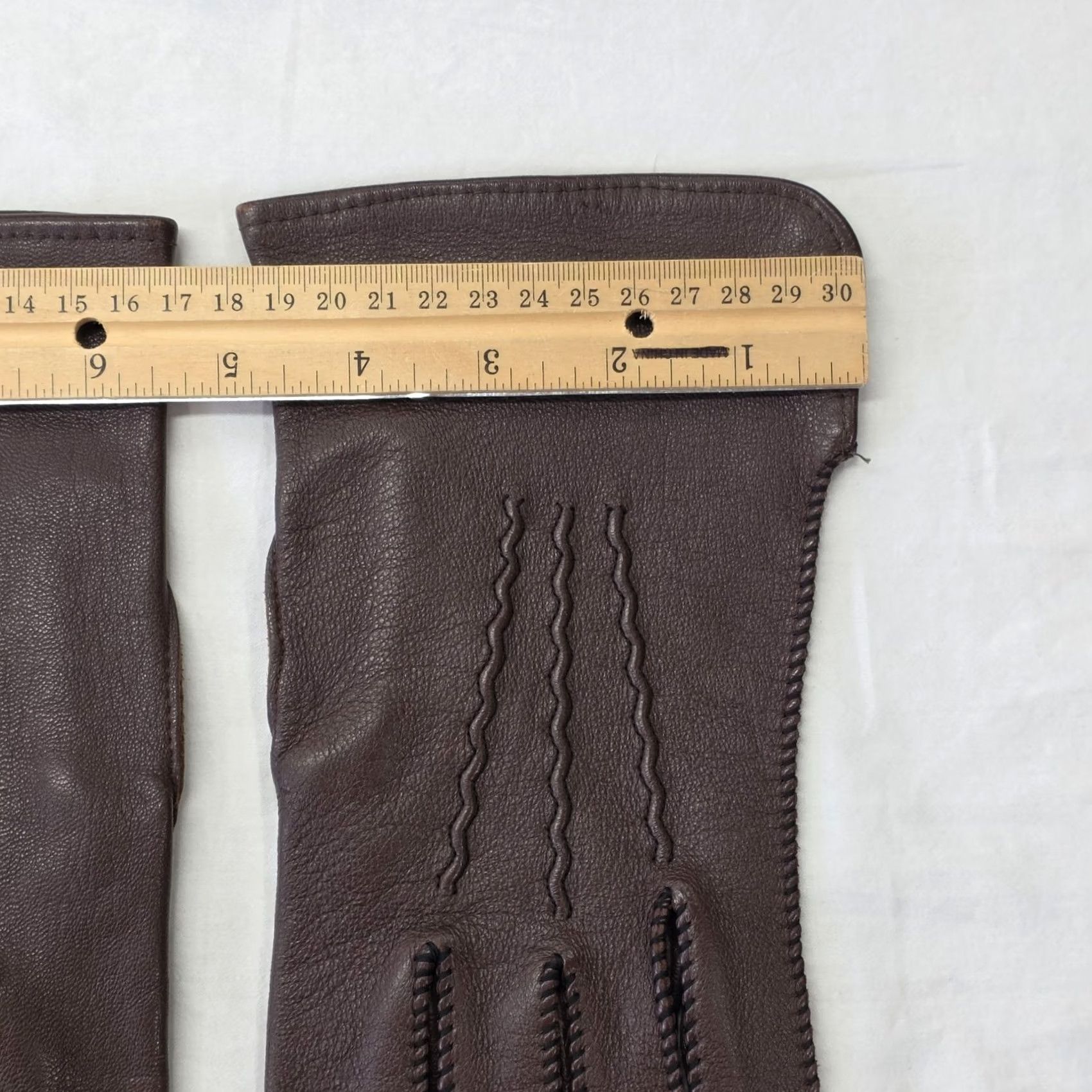 Vintage VINTAGE? No. (Ignore) Brown hand stitched leather gloves Mens sz 9 Office Preppy Stylish Light Weight Size ONE SIZE - 7 Thumbnail