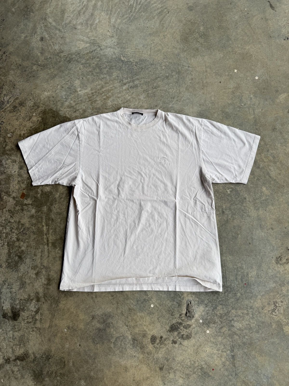 Balenciaga *RARE* HOTEL & RESORT BALENCIAGA DEMNA BEIGE OVERSIZED TEE Size US XS / EU 42 / 0 - 1 Thumbnail