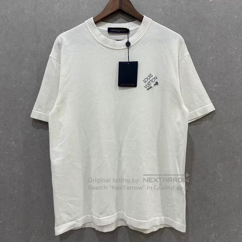 Louis Vuitton Louis Vuitton Embroidered logo pin on chest short sleeves Size US M / EU 48-50 / 2 - 1 Thumbnail