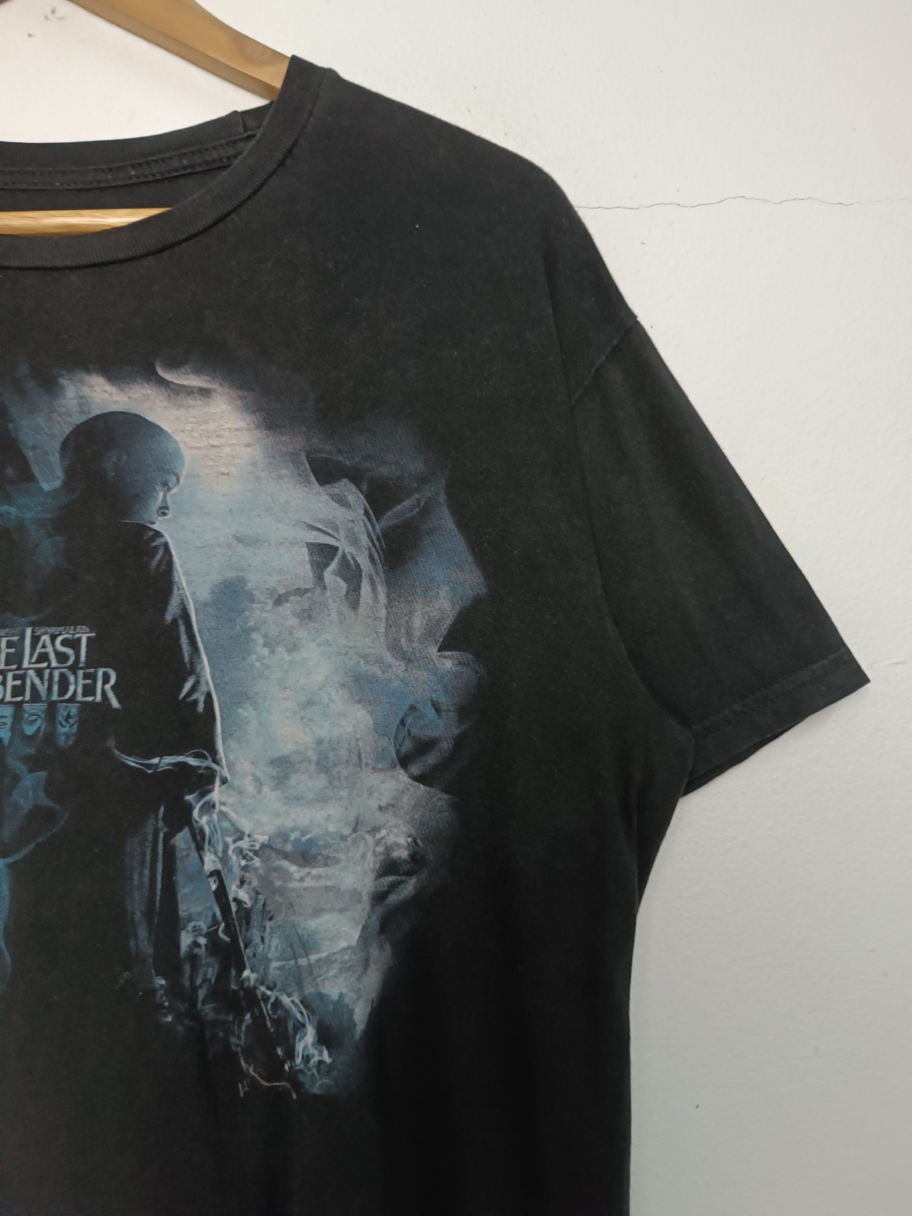 Anime VINTAGE THE LAST AIRBENDER AVATAR SHYAMALAN TEE VERY RARE Size US M / EU 48-50 / 2 - 6 Thumbnail