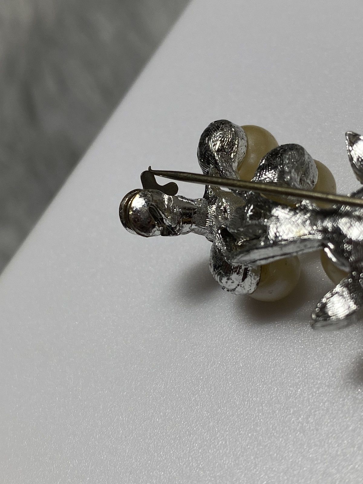 Vintage Vintage Pearl Floral Brooch – Elegant Accessory Size ONE SIZE - 7 Thumbnail