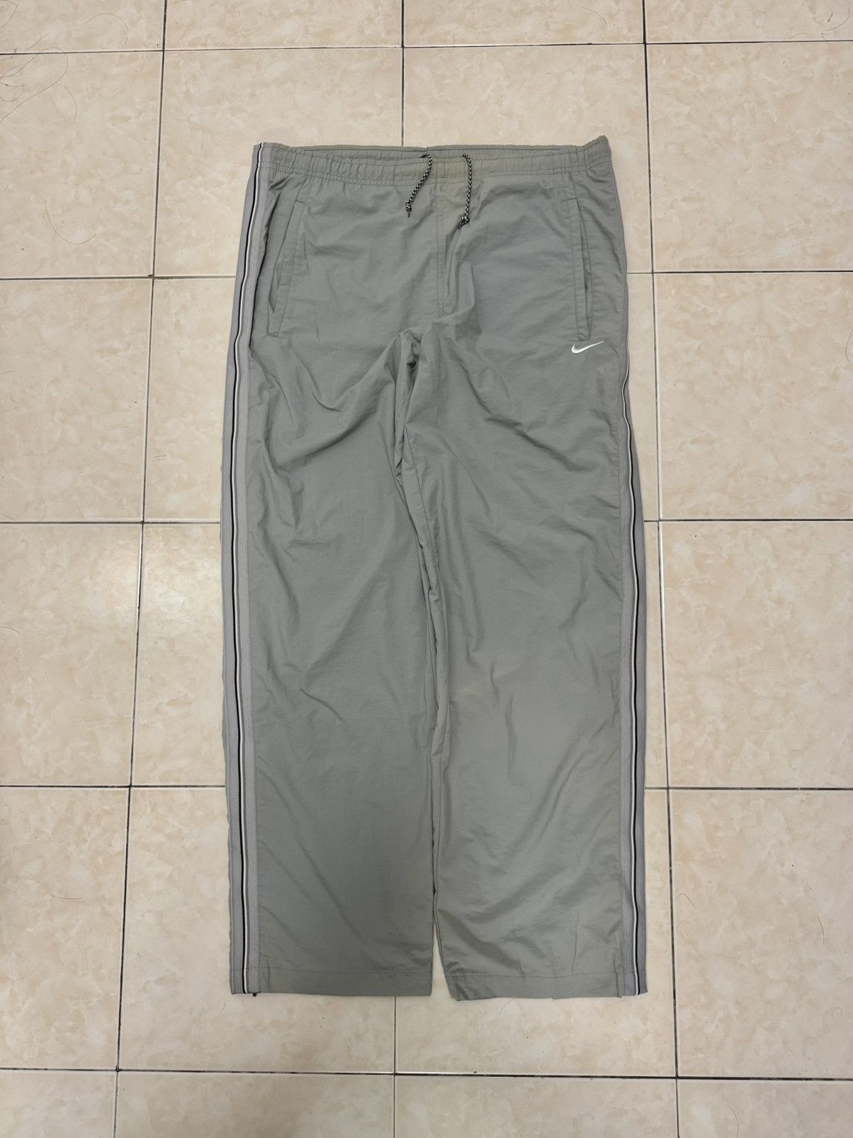 Nike Vintage Nike Baggy Trackpants Y2k Size US 30 / EU 46 - 1 Thumbnail