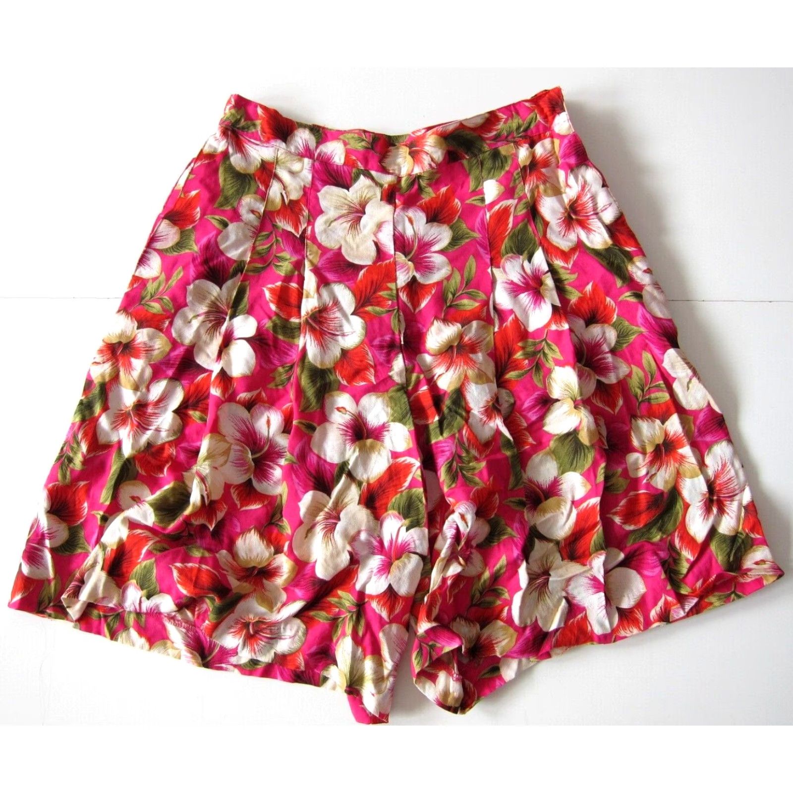 Vintage Leslie Fay Missy Bermuda Shorts Women M Pink 100% Rayon High Rise Pleated Side Pockets White Green 30" waist 16" rise 50" hip 8.5" inseam Size 32" / US 10 / IT 46 - 8 Thumbnail
