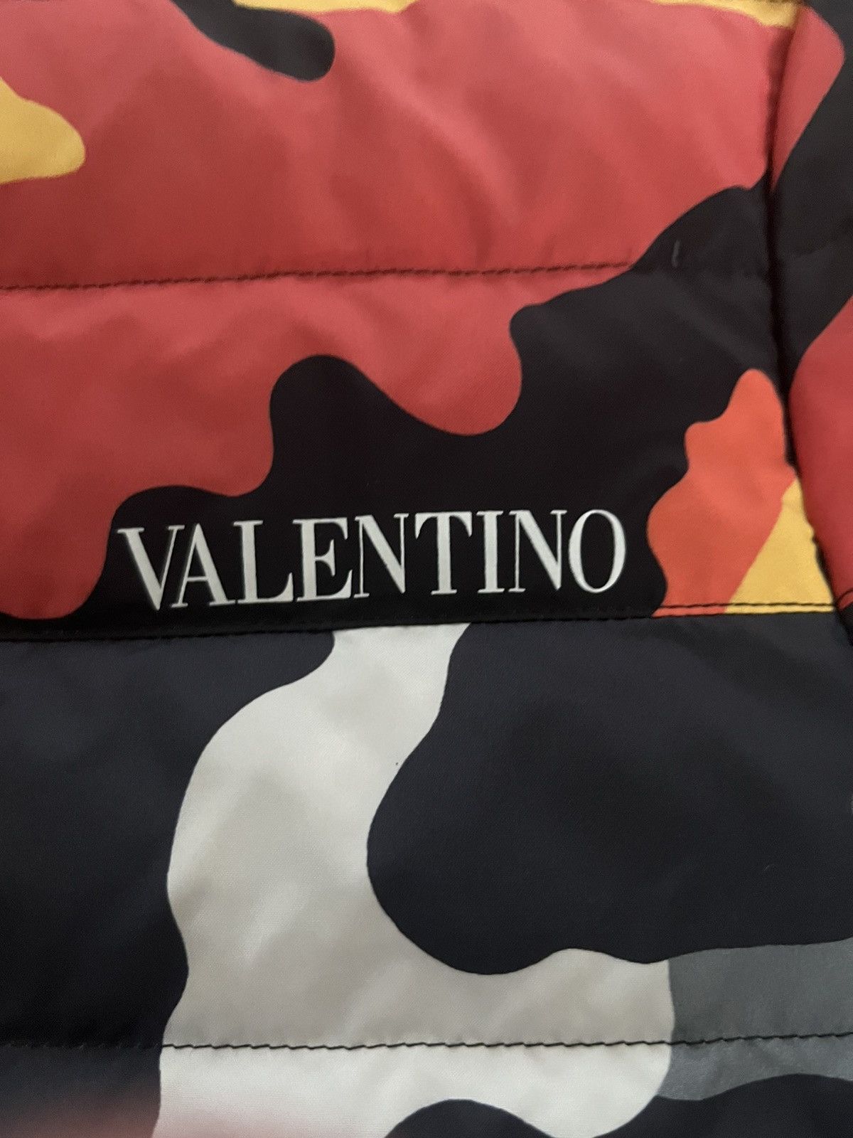 Valentino VALENTINO GARAVANI Camoushuffle reversible puffer jacket Size US M / EU 48-50 / 2 - 2 Thumbnail