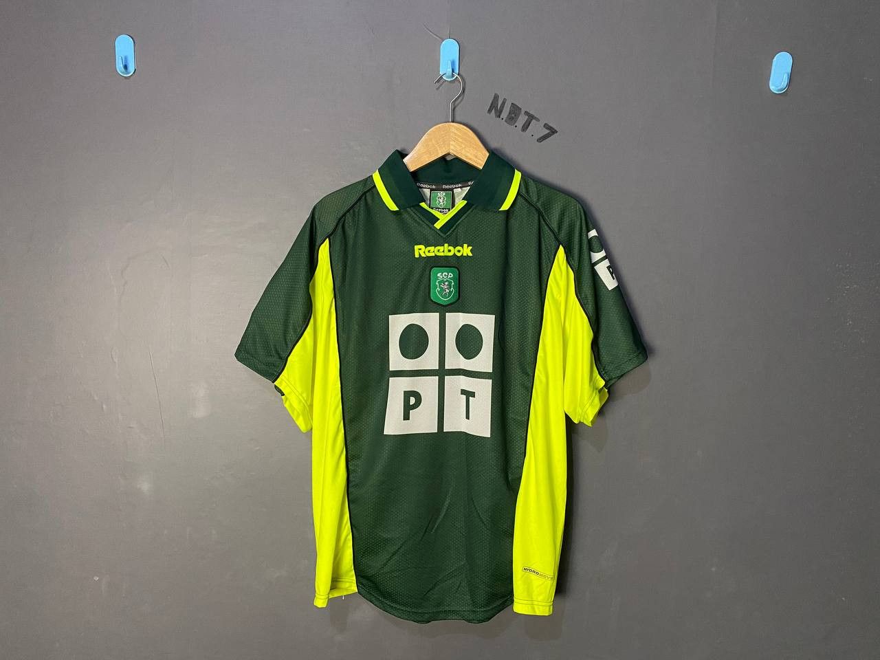 Reebok sporting Lisbon away 2001 Cristiano Ronaldo Size US L / EU 52-54 / 3 - 1 Thumbnail