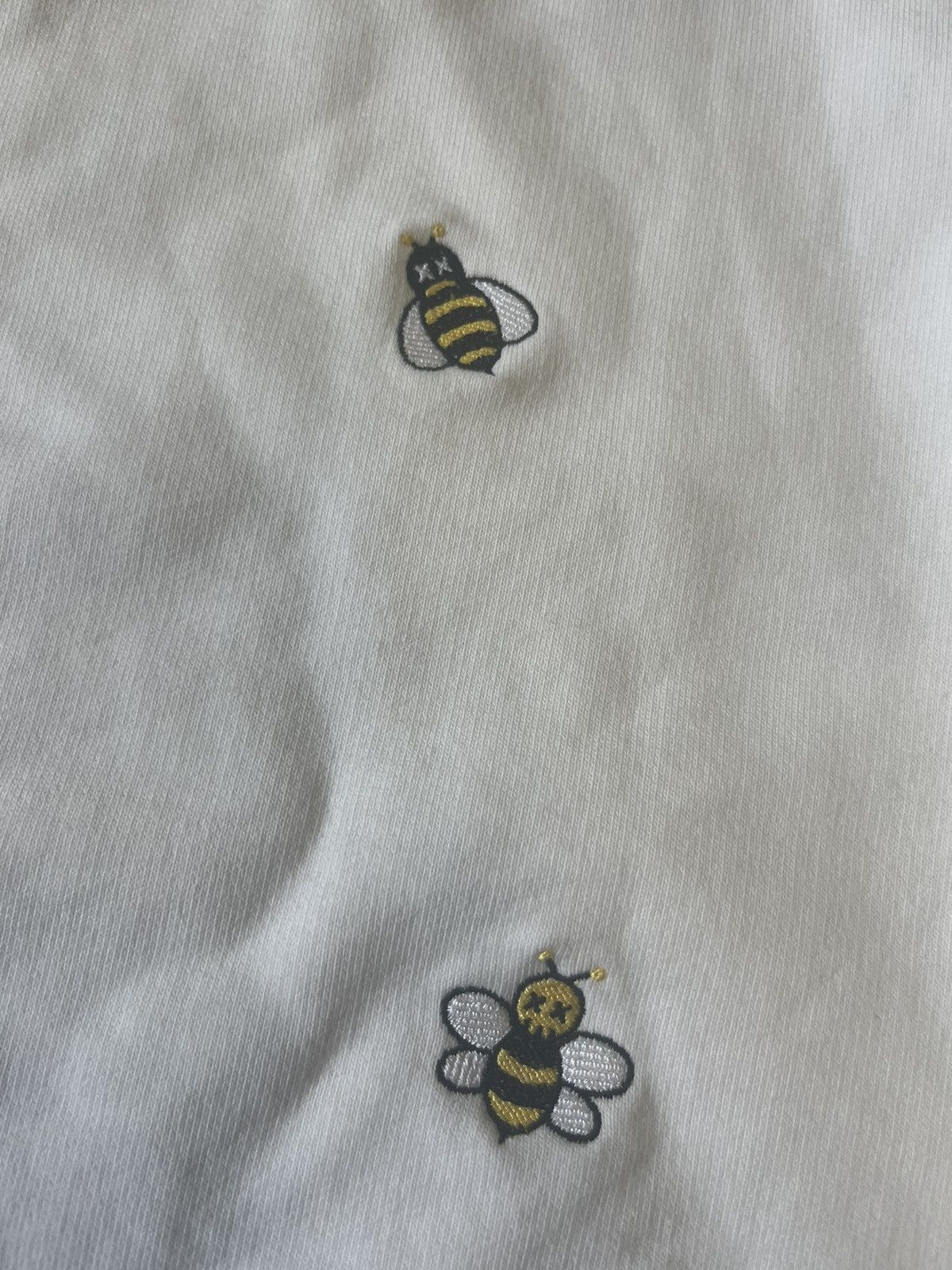Dior × Kaws Dior Kaws White Bee Sweater Size US M / EU 48-50 / 2 - 3 Thumbnail