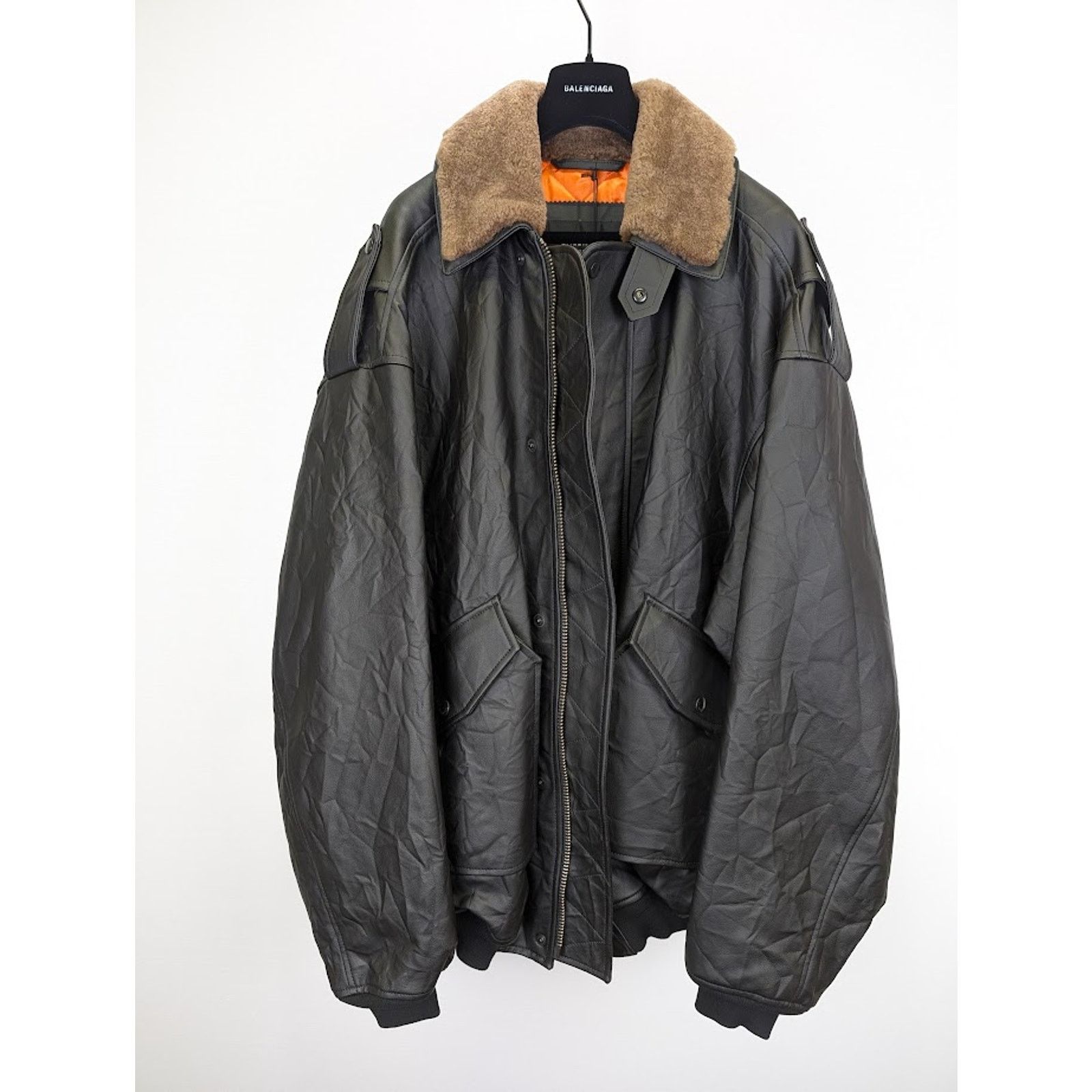 Balenciaga o1rshd1 Leather Grainy Worn Out Bomber in Black Size US M / EU 48-50 / 2 - 12 Thumbnail