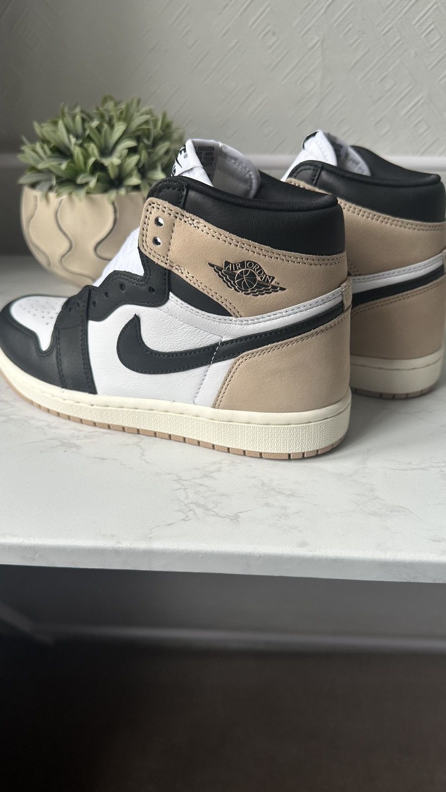 Jordan Brand × Nike Nike Air Jordan 1 High Latte - W Size UK 5 / US 7.5 - DS Size US 7.5 / IT 37.5 - 7 Thumbnail