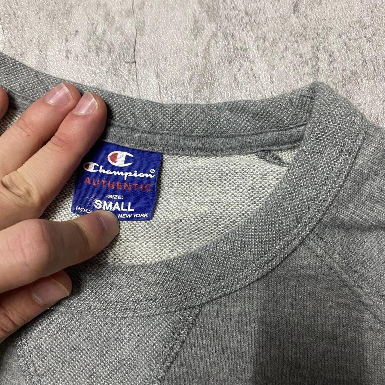 Champion Grey Champion sweatshirt with a relaxed fit #streetwear Size US S / EU 44-46 / 1 - 3 Thumbnail