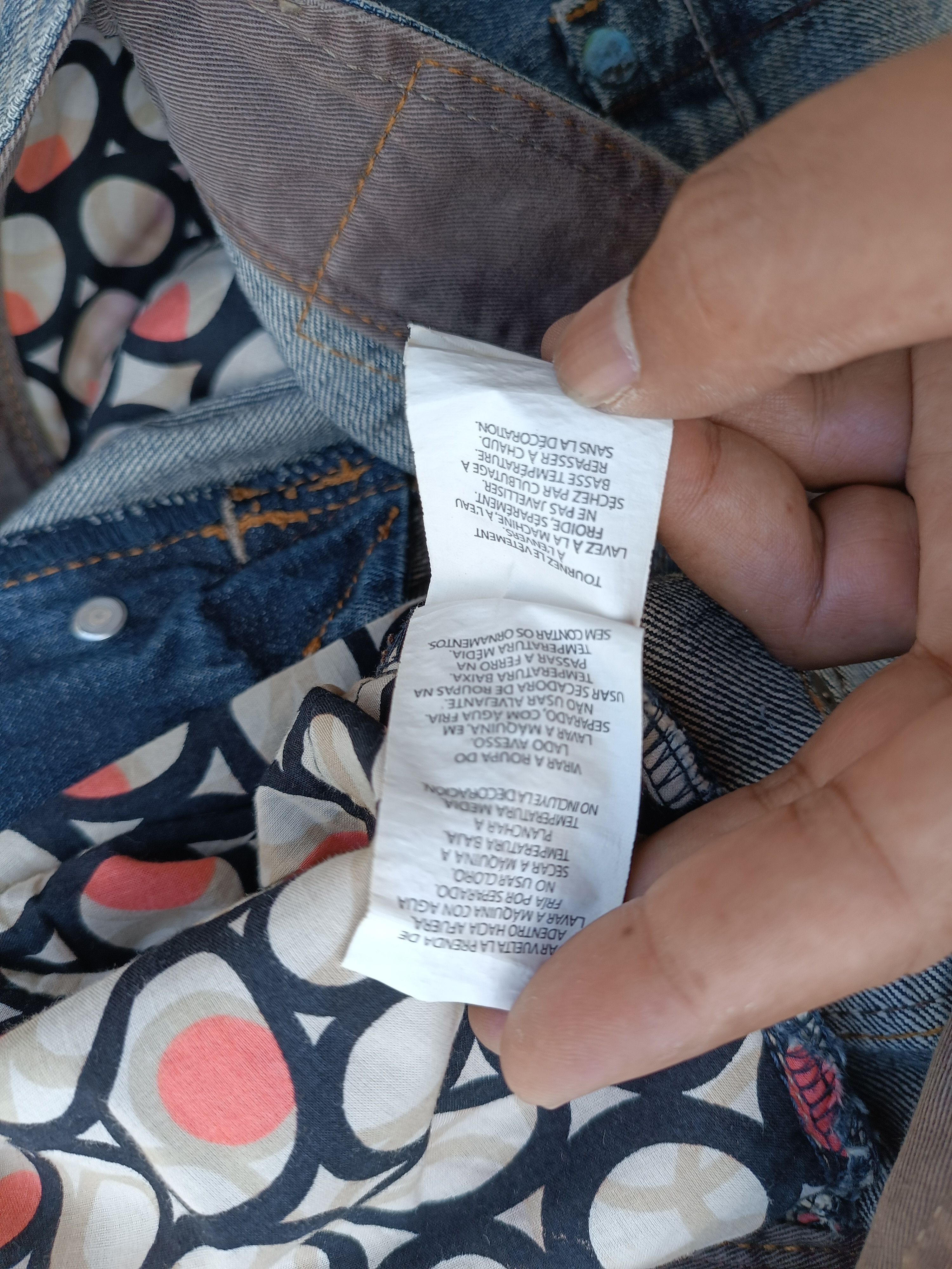 Armani Exchange Armani Exchange Distressed Whiskers Faded Denim E261 Size US 33 - 19 Thumbnail