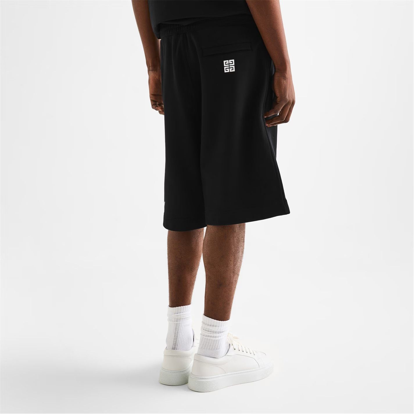Givenchy o1g2r1mq0426 Boxy Fit Fleece Jogger Shorts in Black Size US 30 / EU 46 - 5 Thumbnail