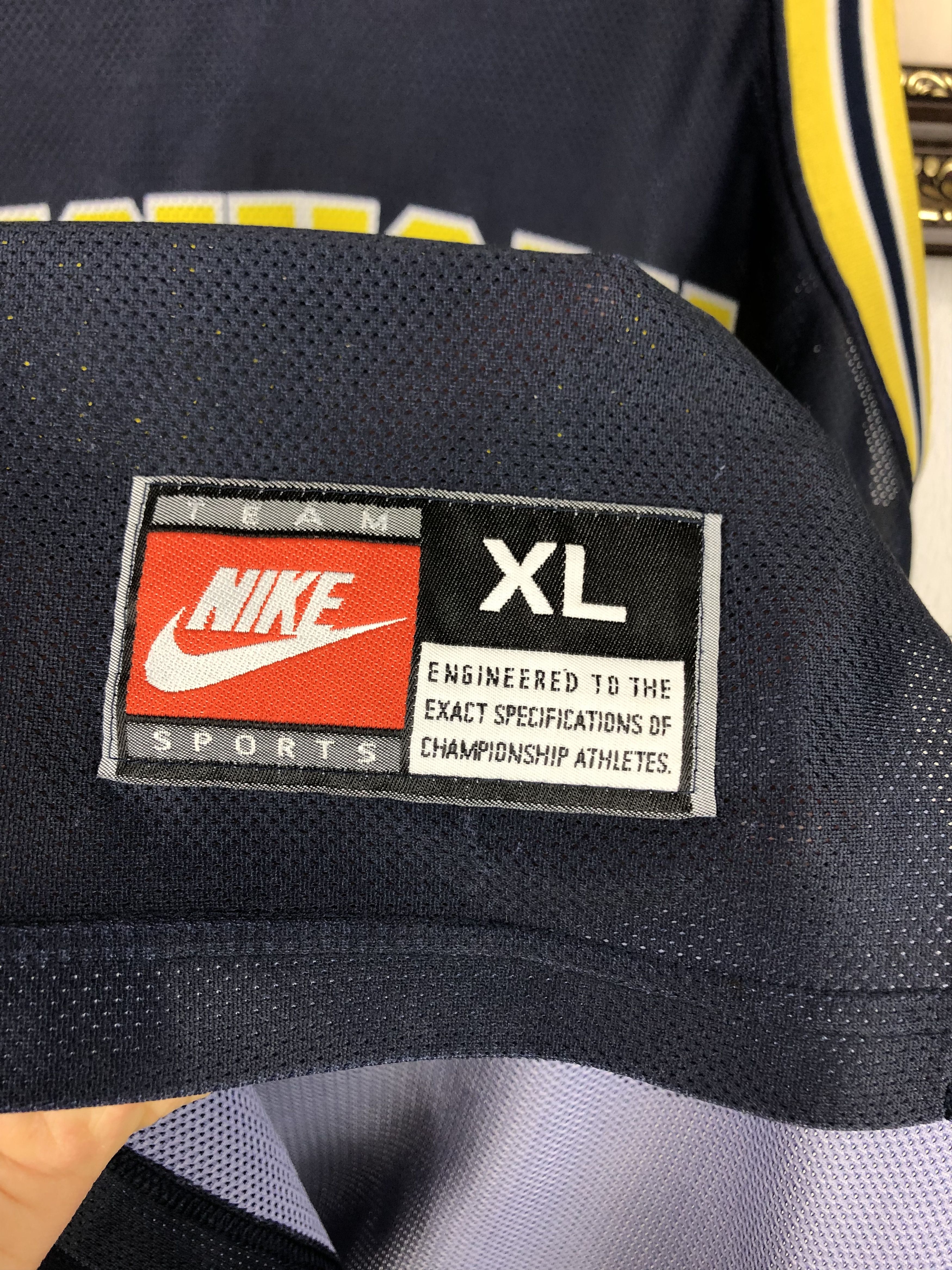 Nike Vintage Nike King Michigan Wolverines Basketball Jersey Size US XL / EU 56 / 4 - 4 Thumbnail