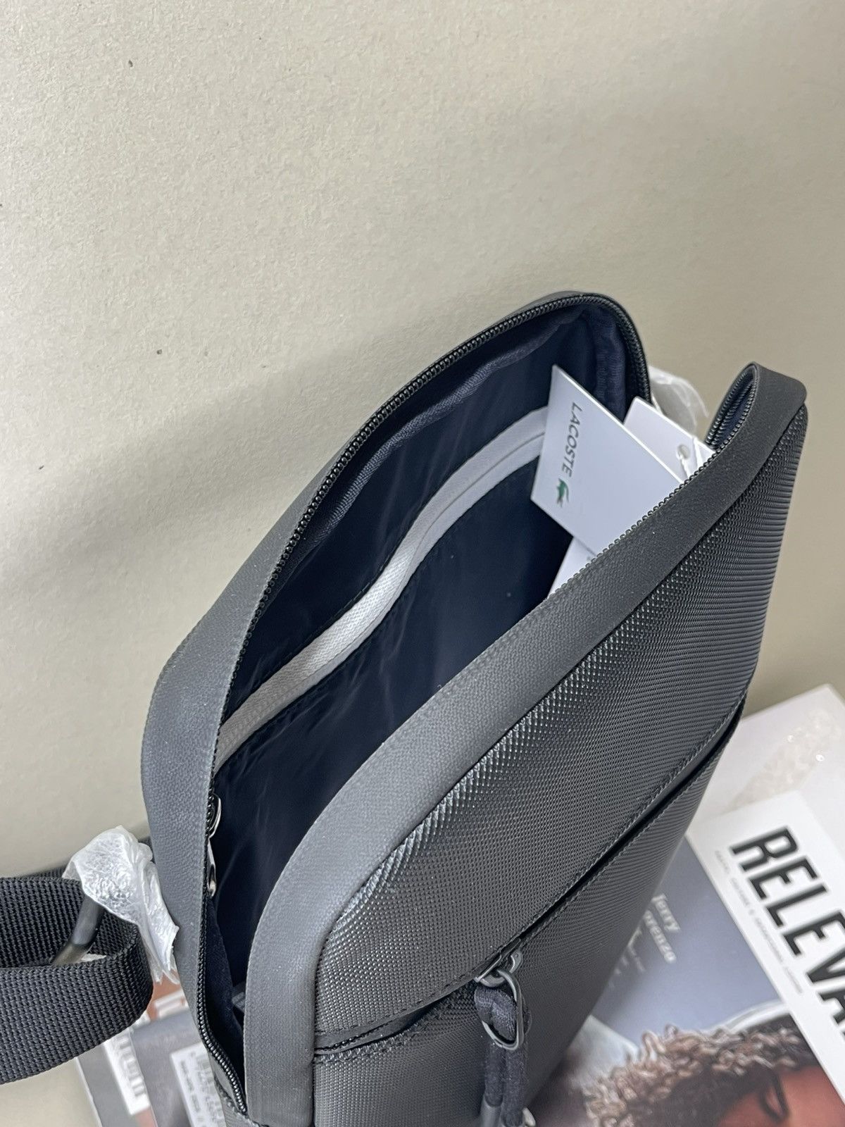 Lacoste (new+tag Lacoste men noir crossover messenger black bag Size ONE SIZE - 4 Thumbnail