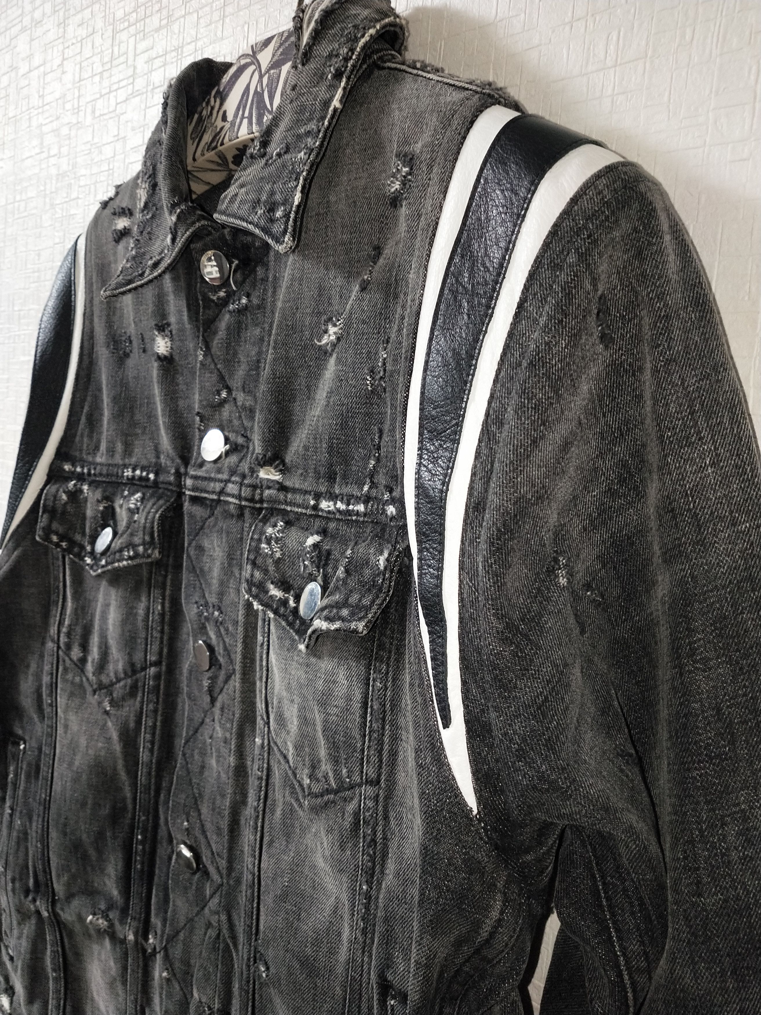 Amiri Varsity Destroyed Denim Jacket Size US S / EU 44-46 / 1 - 3 Thumbnail