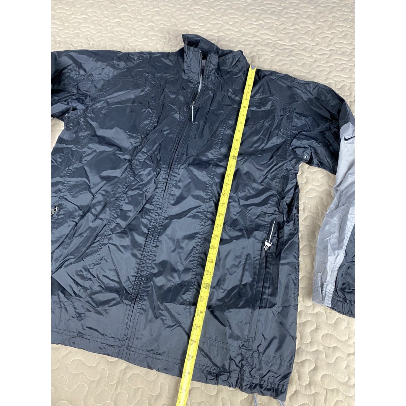 Nike Nike Air Vintage Windbreaker Jacket Mens L Black Gray Small Swoosh Size US L / EU 52-54 / 3 - 4 Thumbnail