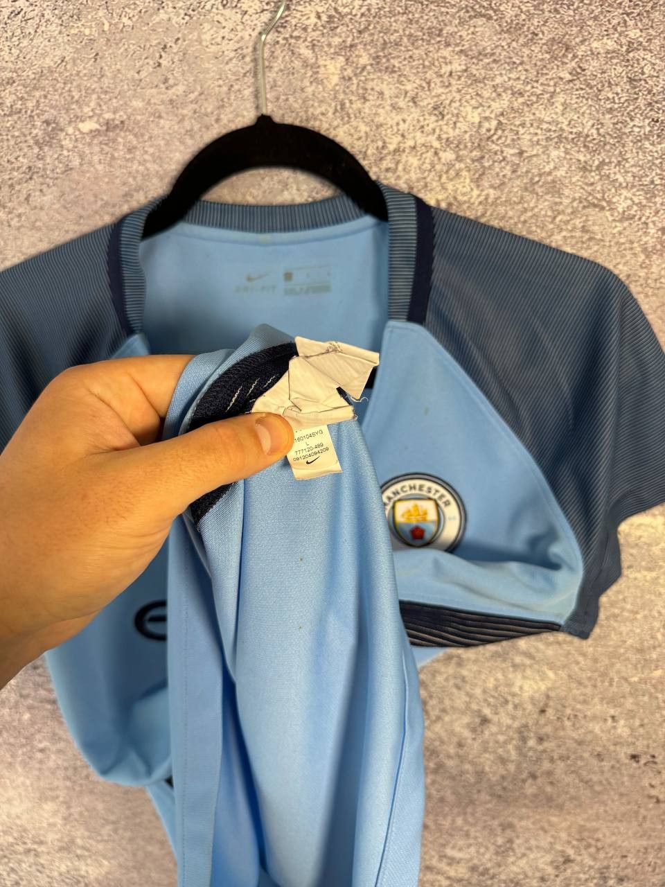Nike Women's Vintage Manchester City 2016/17 Nike Jersey Size US L / EU 52-54 / 3 - 8 Thumbnail