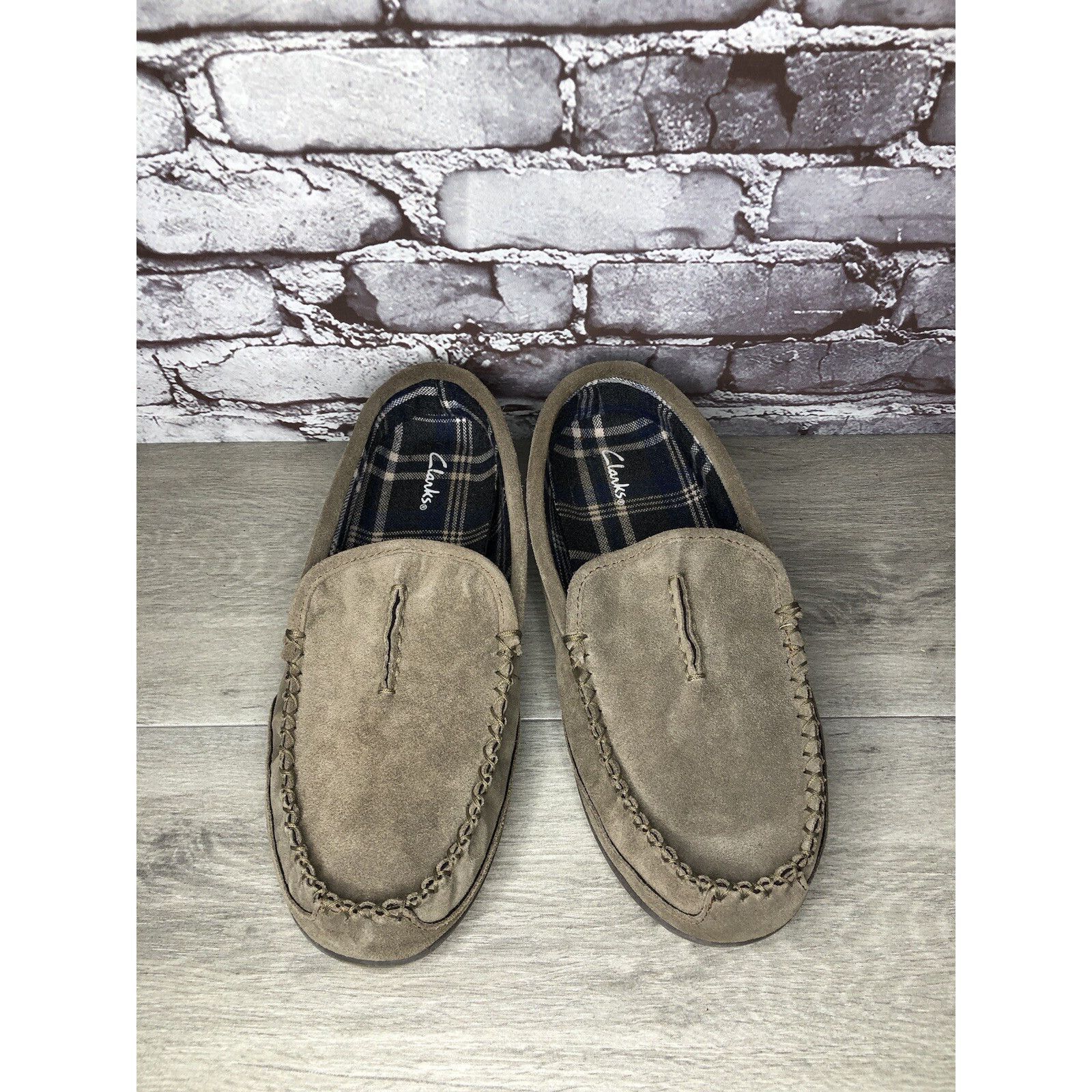 Clarks Clarks Taupe Suede Moccasin Comfort Plaid Lined House Slippe Size US 13 / EU 46 - 14 Thumbnail