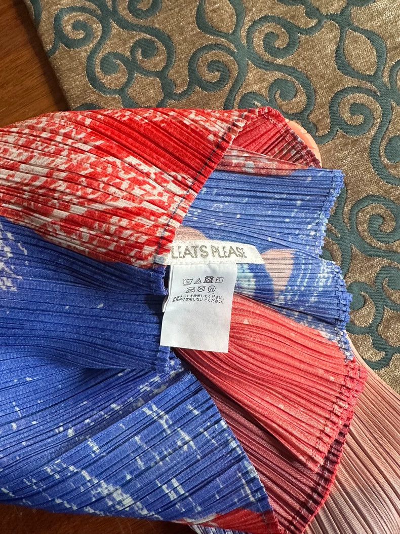 Issey Miyake Issey Miyake size:one size Blue and pink vest Size XS / US 0-2 / IT 36-38 - 4 Thumbnail