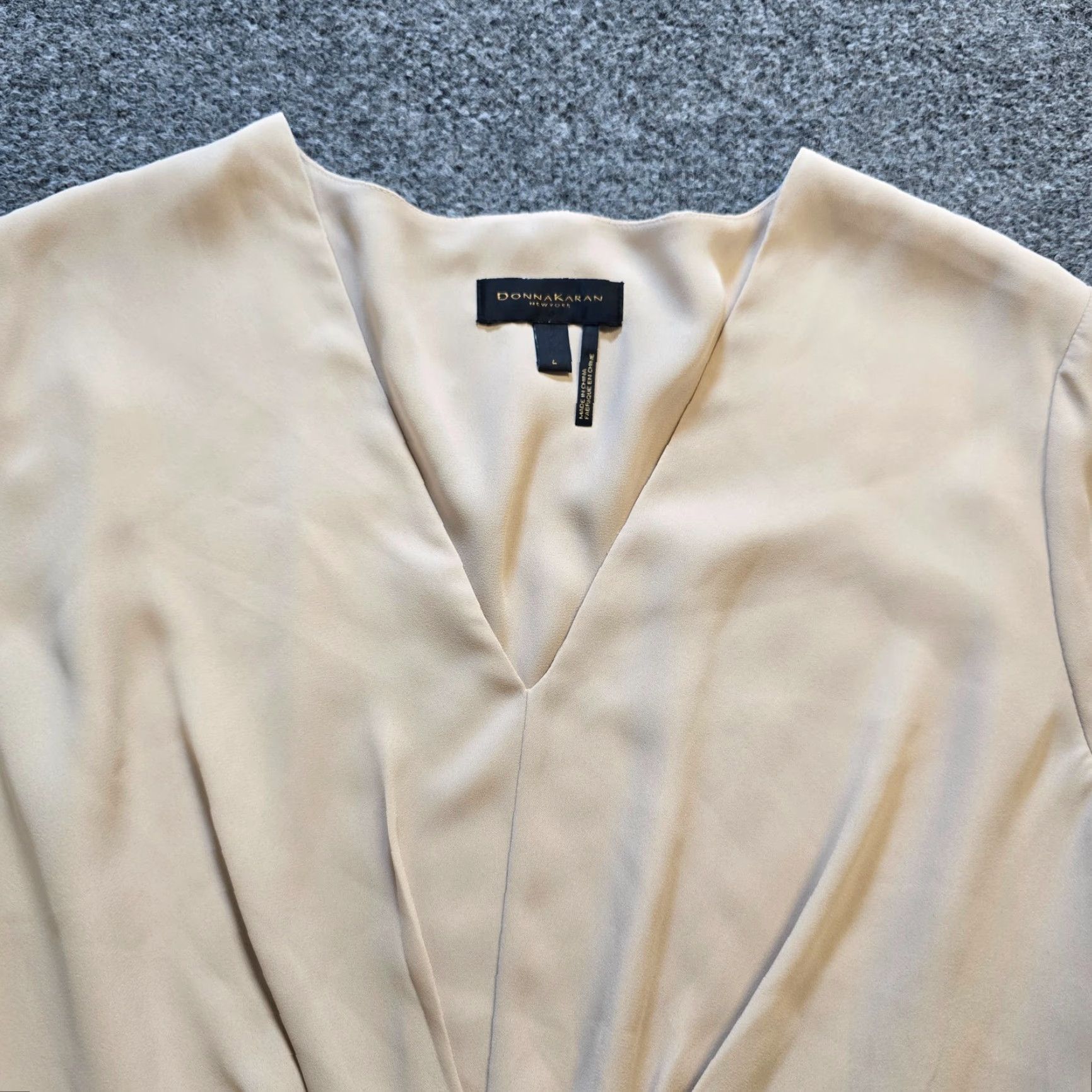 Donna Karan **Beige Tan Donna Karan Women's V Neck Long Sleeve Blouse** User: Beige Tan Donna Karan Women's V Neck Long Sleeve Top ** Size L / US 10 / IT 46 - 2 Thumbnail