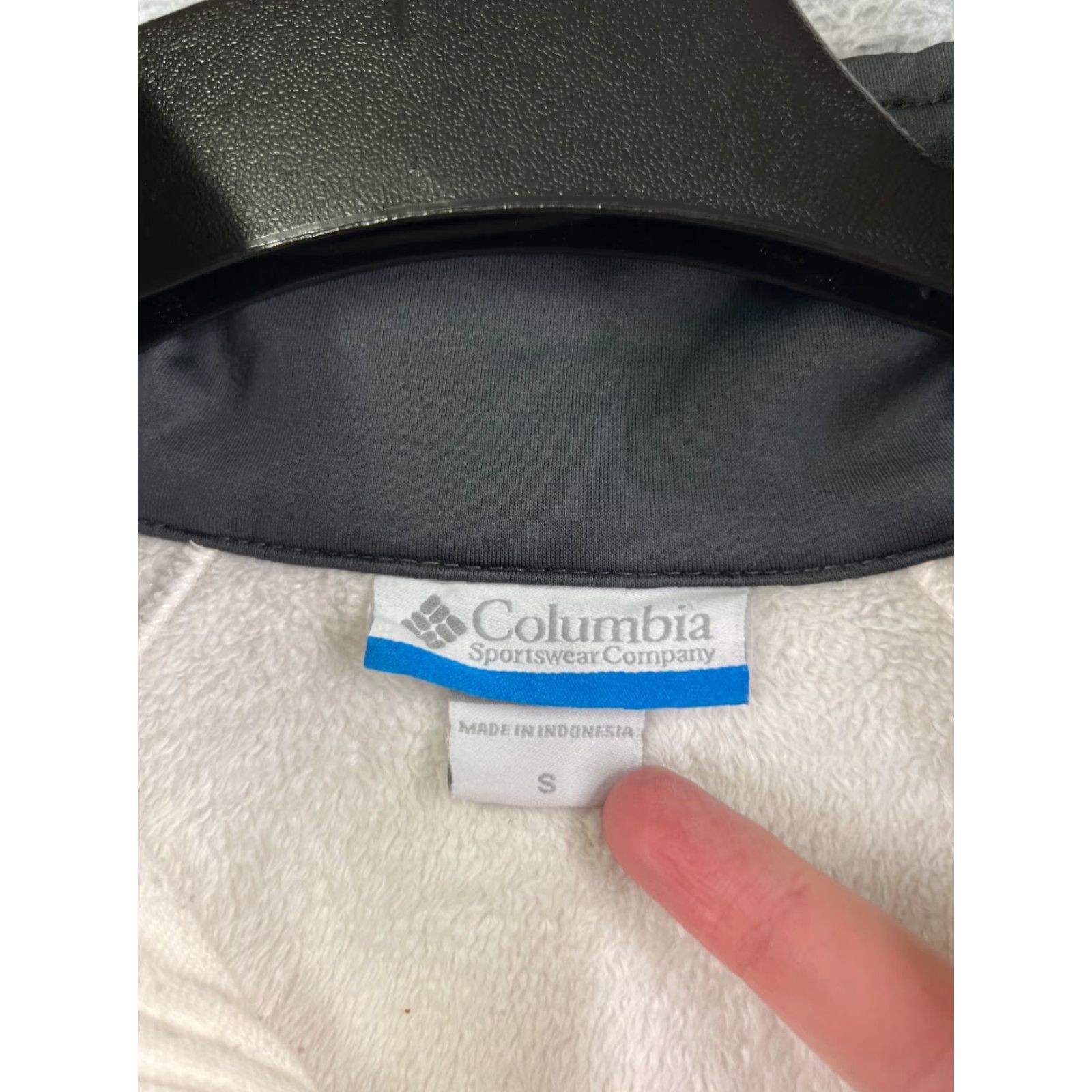 Vintage Columbia Jacket Women Small White Black Polyester Fleece Pockets Zip Zipper Embroidered Logo Cozy Hike Women Size S / US 4 / IT 40 - 3 Thumbnail